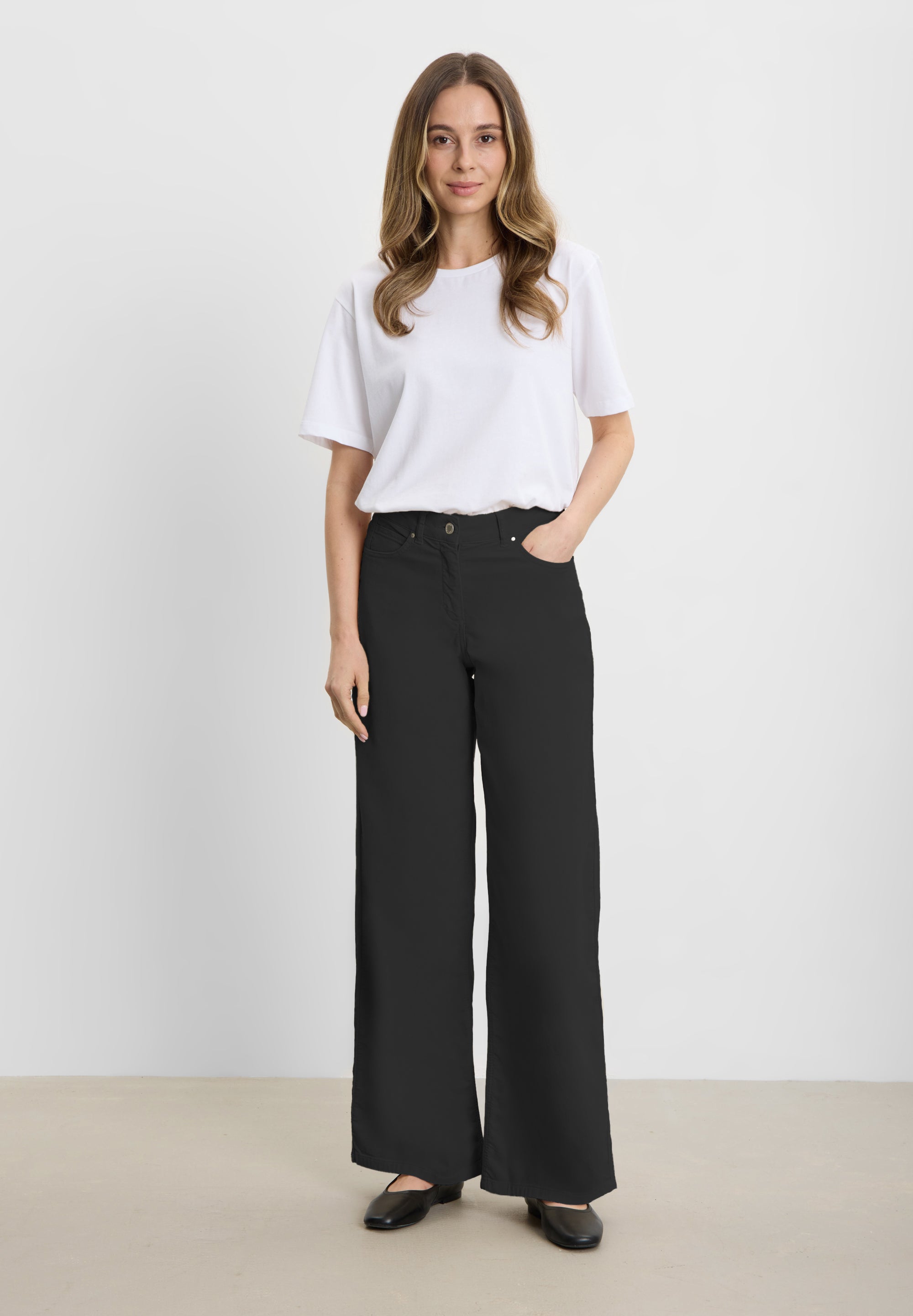 LAURIE Carol Loosi Sametti - Medium Length Loose 99000 Black