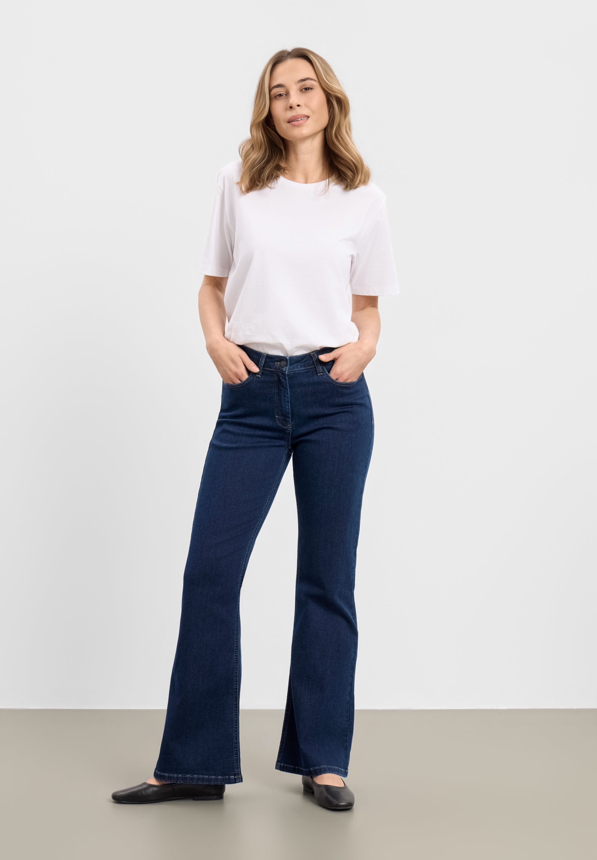 LAURIE Charlotte Flare Regular - Medium Length Regular 40513 Dark Blue Denim
