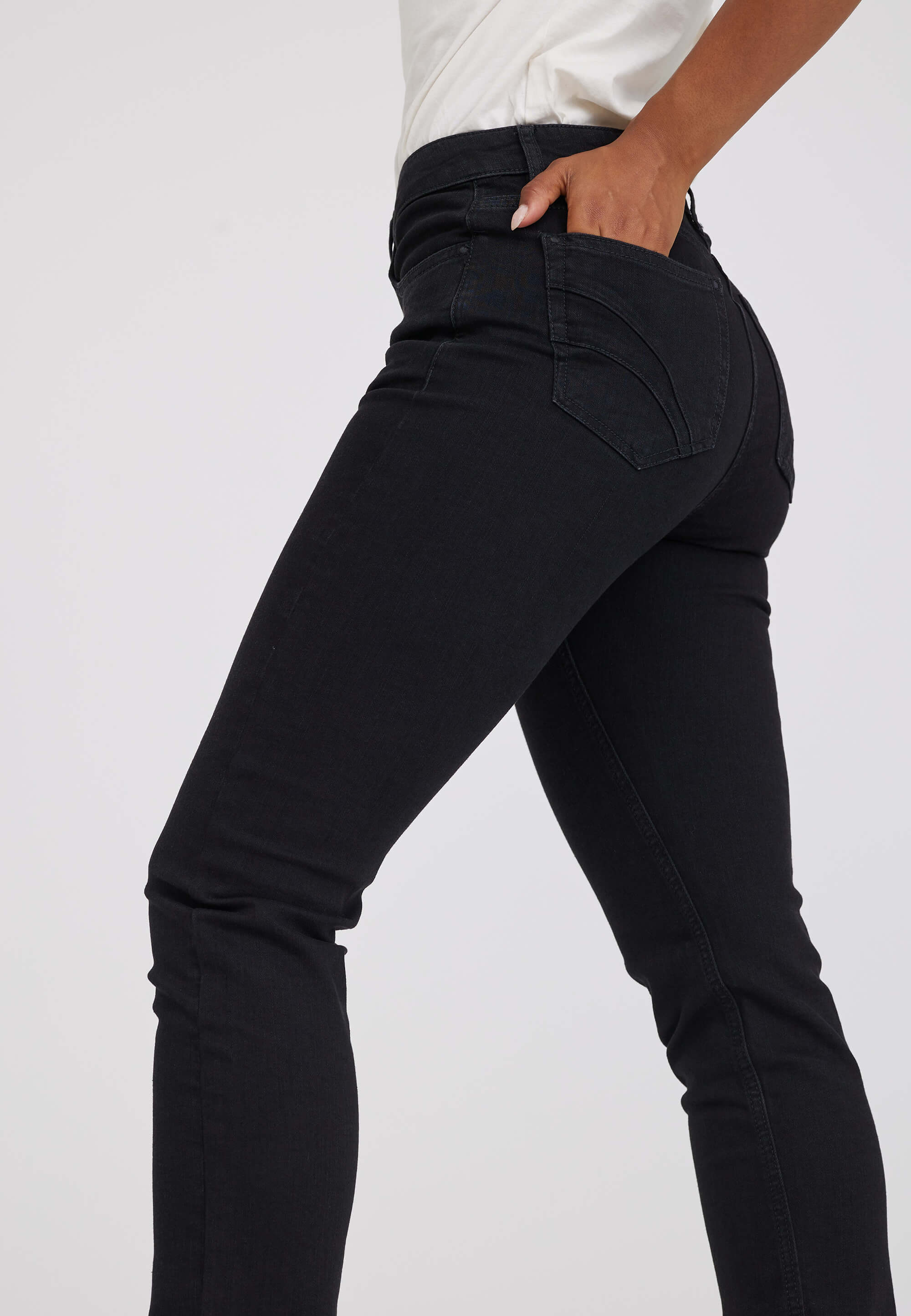 LAURIE Charlotte Regular - Medium Length - Ecolabel Regular 99520 Washed Black Denim