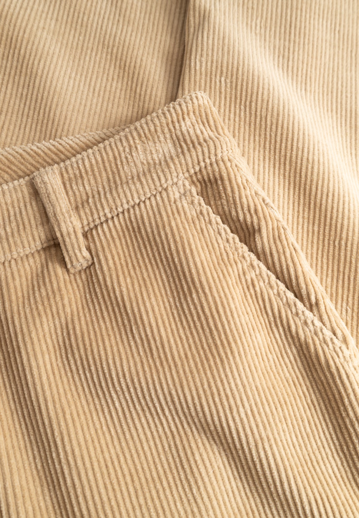 LAURIE Charm Loose Sametti - Medium Length Loose 28000 Cafe Latte