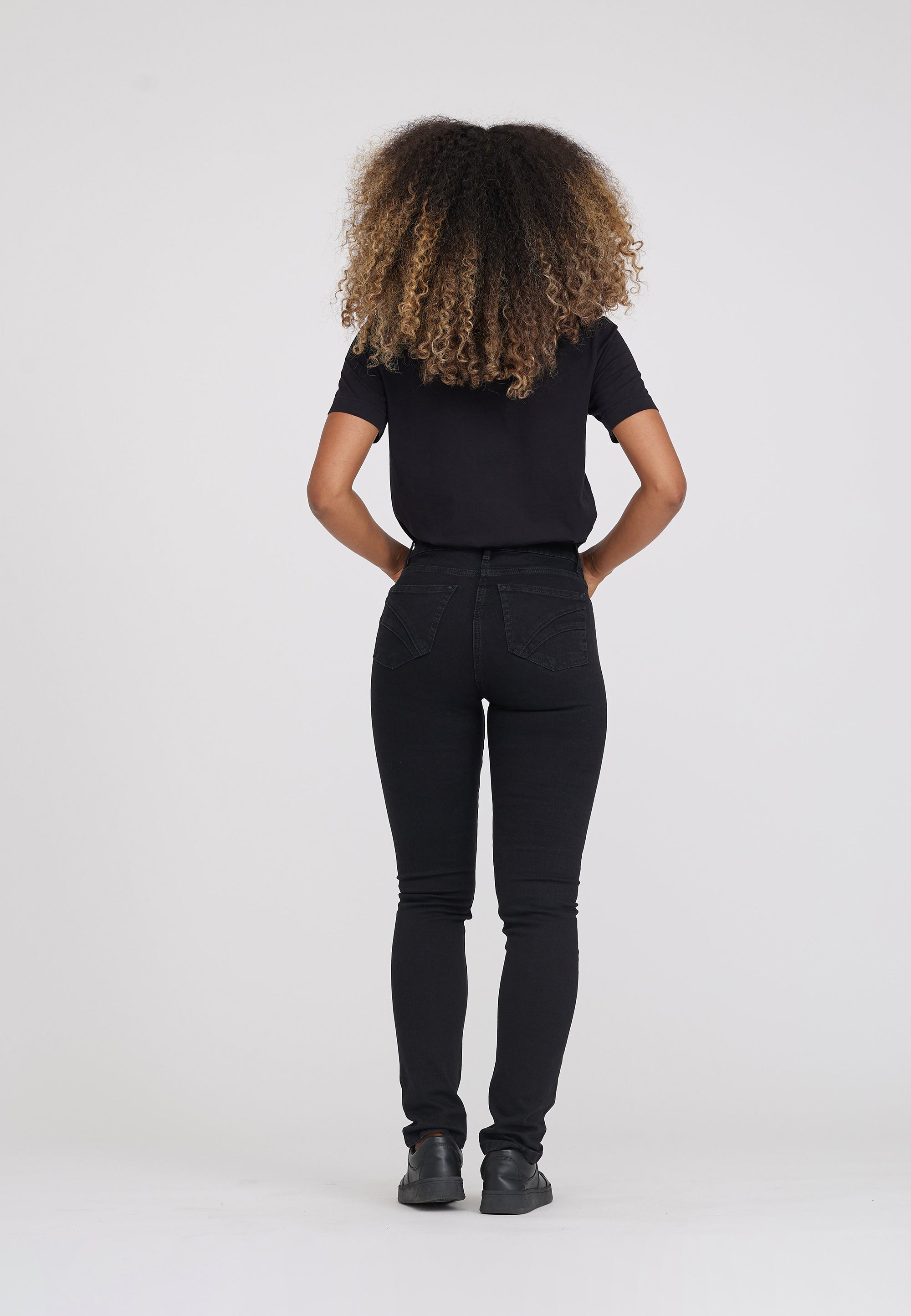 LAURIE Laura Slim - Medium Length - Ecolabel Trousers SLIM 99520 Washed Black Denim