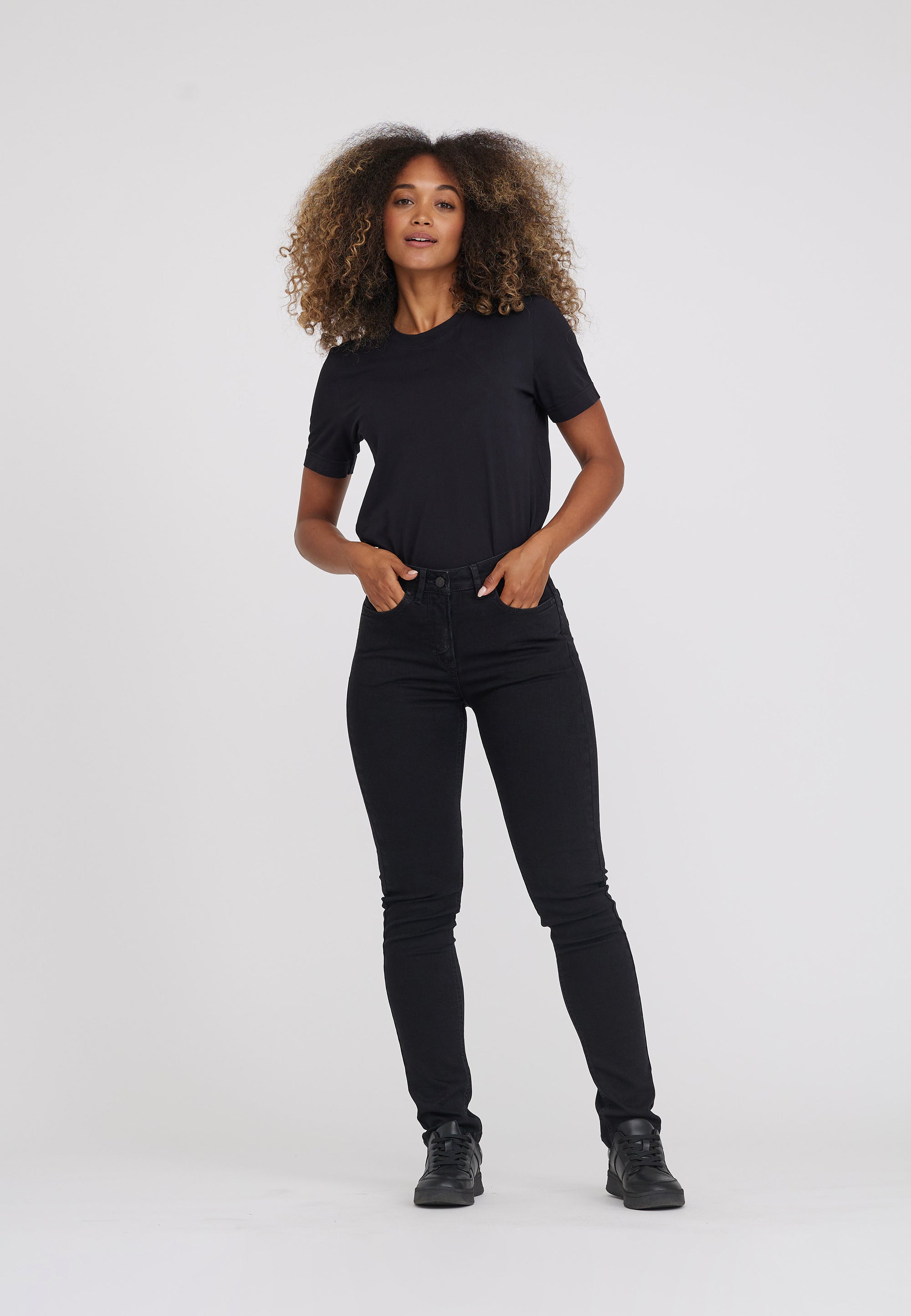 LAURIE Laura Slim - Medium Length - Ecolabel Trousers SLIM 99520 Washed Black Denim