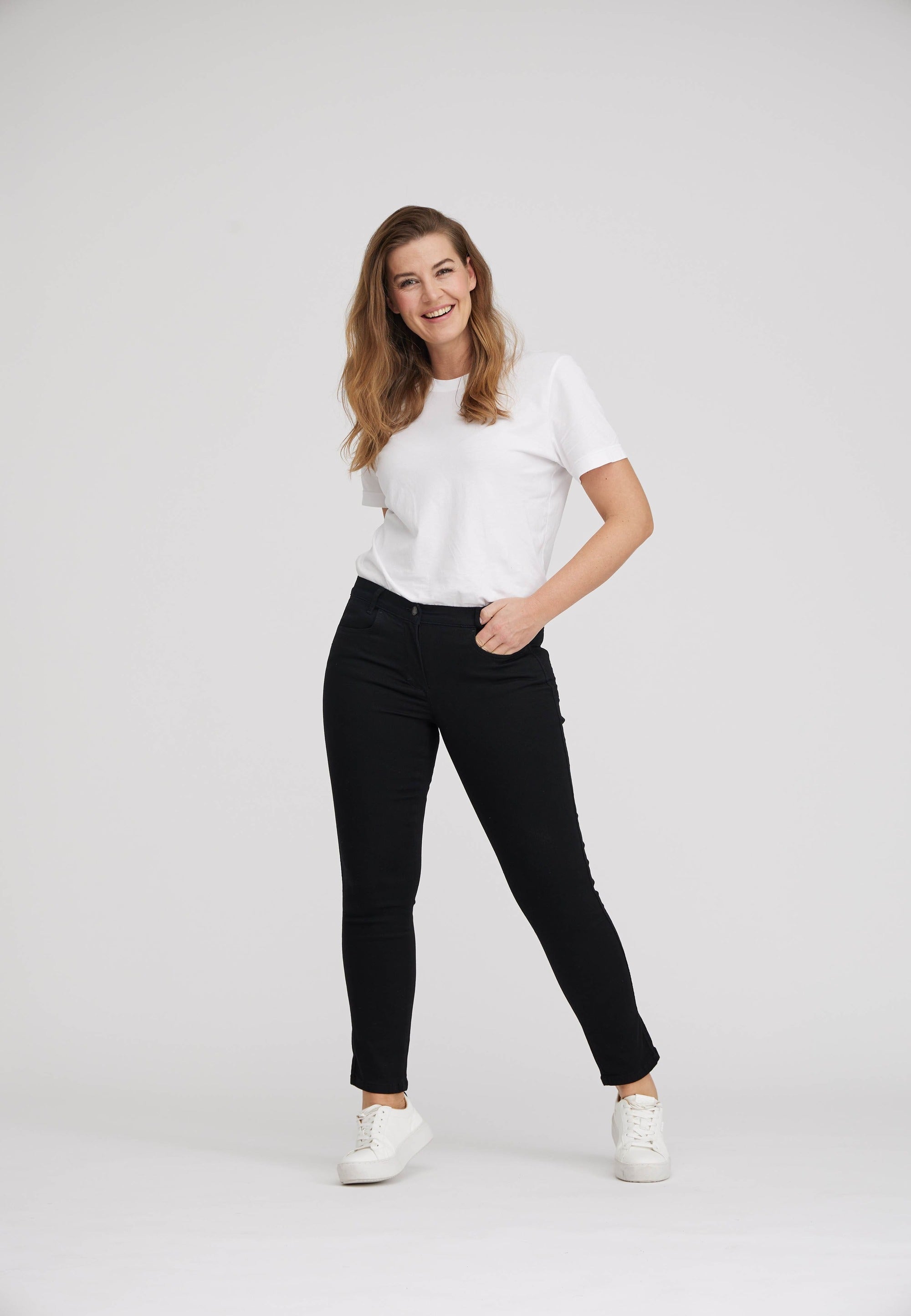 LAURIE Serene 5-pocket Regular - Short Length Regular 99000 Black