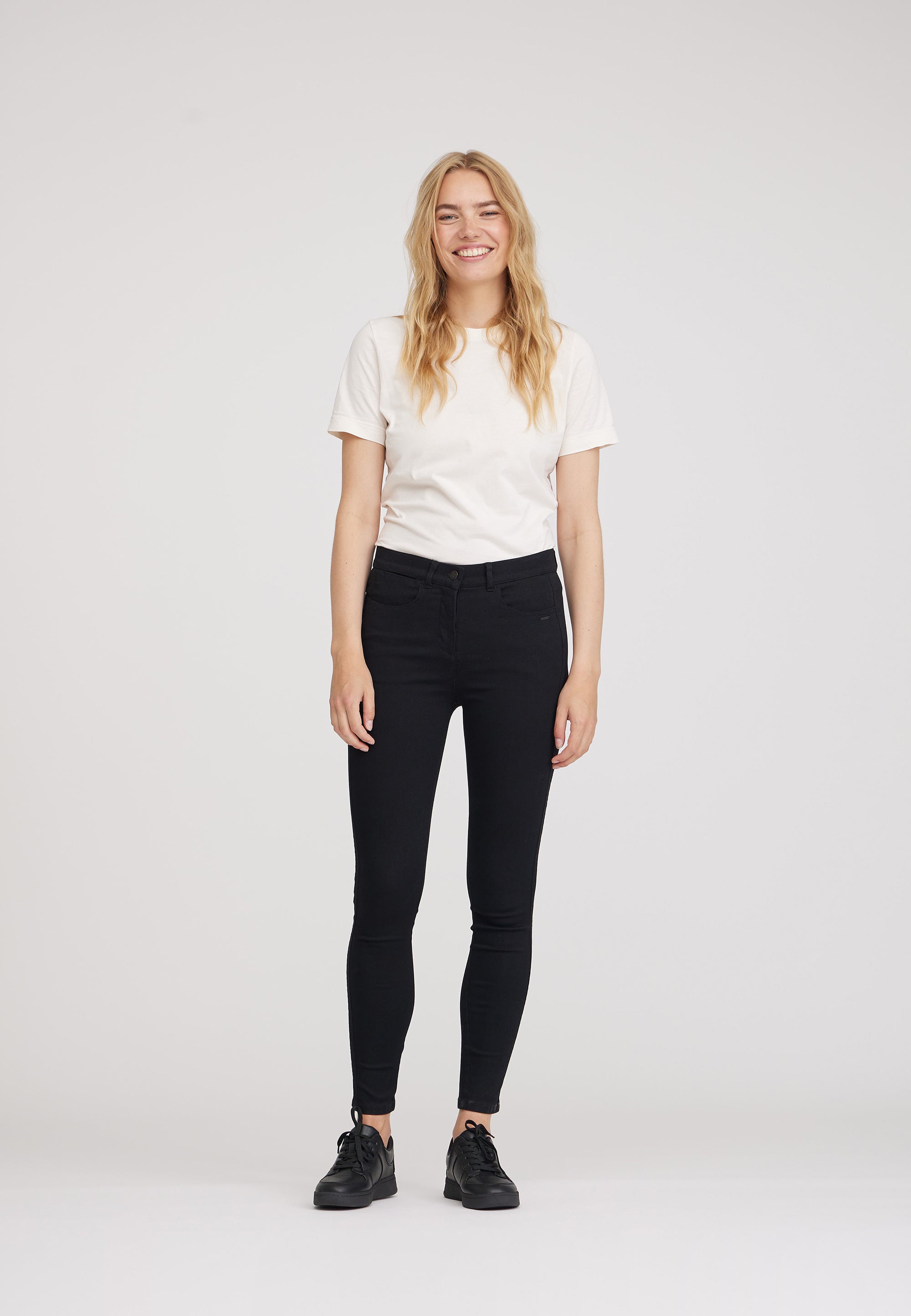 LAURIE Serene 5-pocket Slim - Short Length Slim 99000 Black