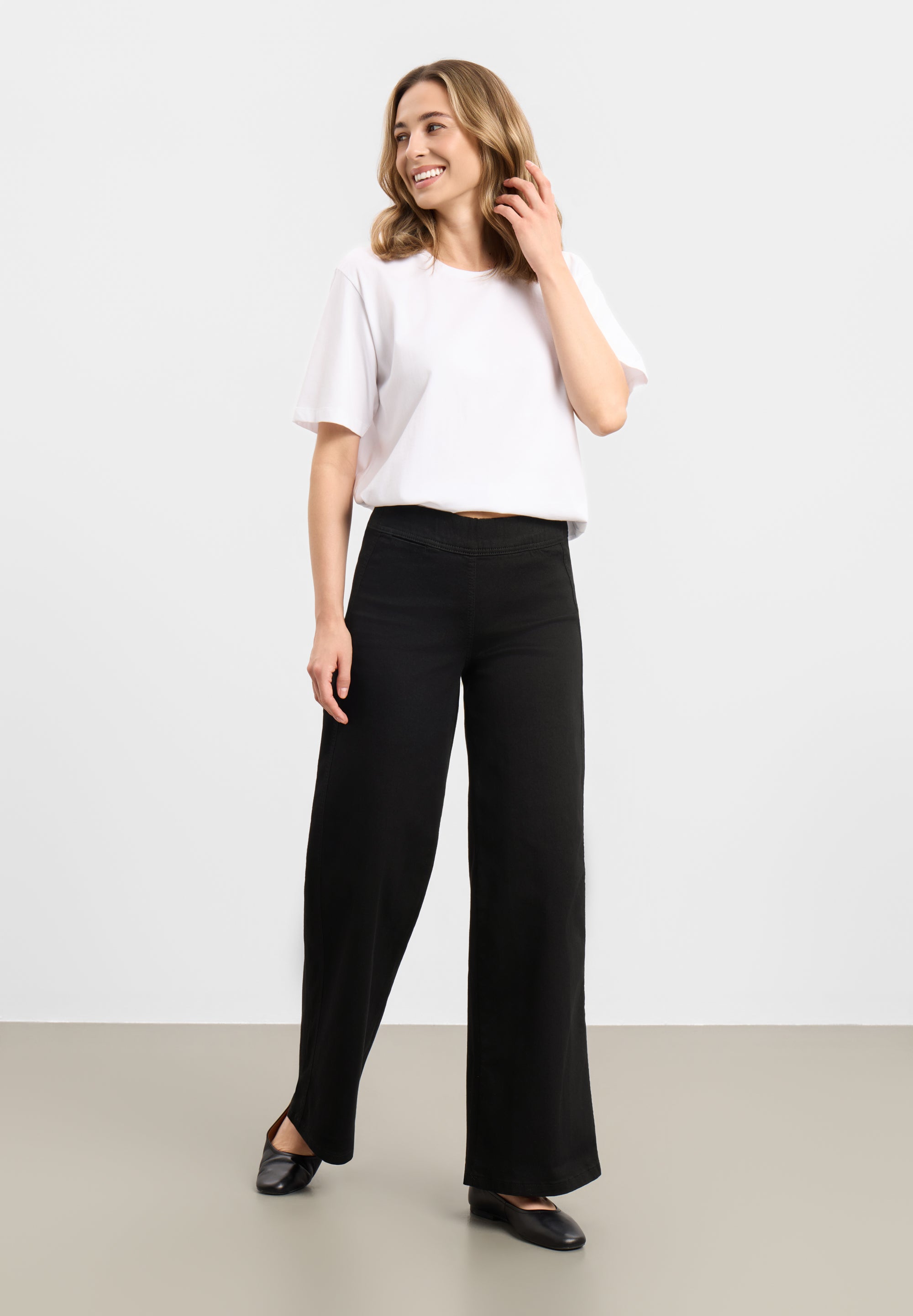 LAURIE Serene Loose - Medium Length Loose 99000 Black