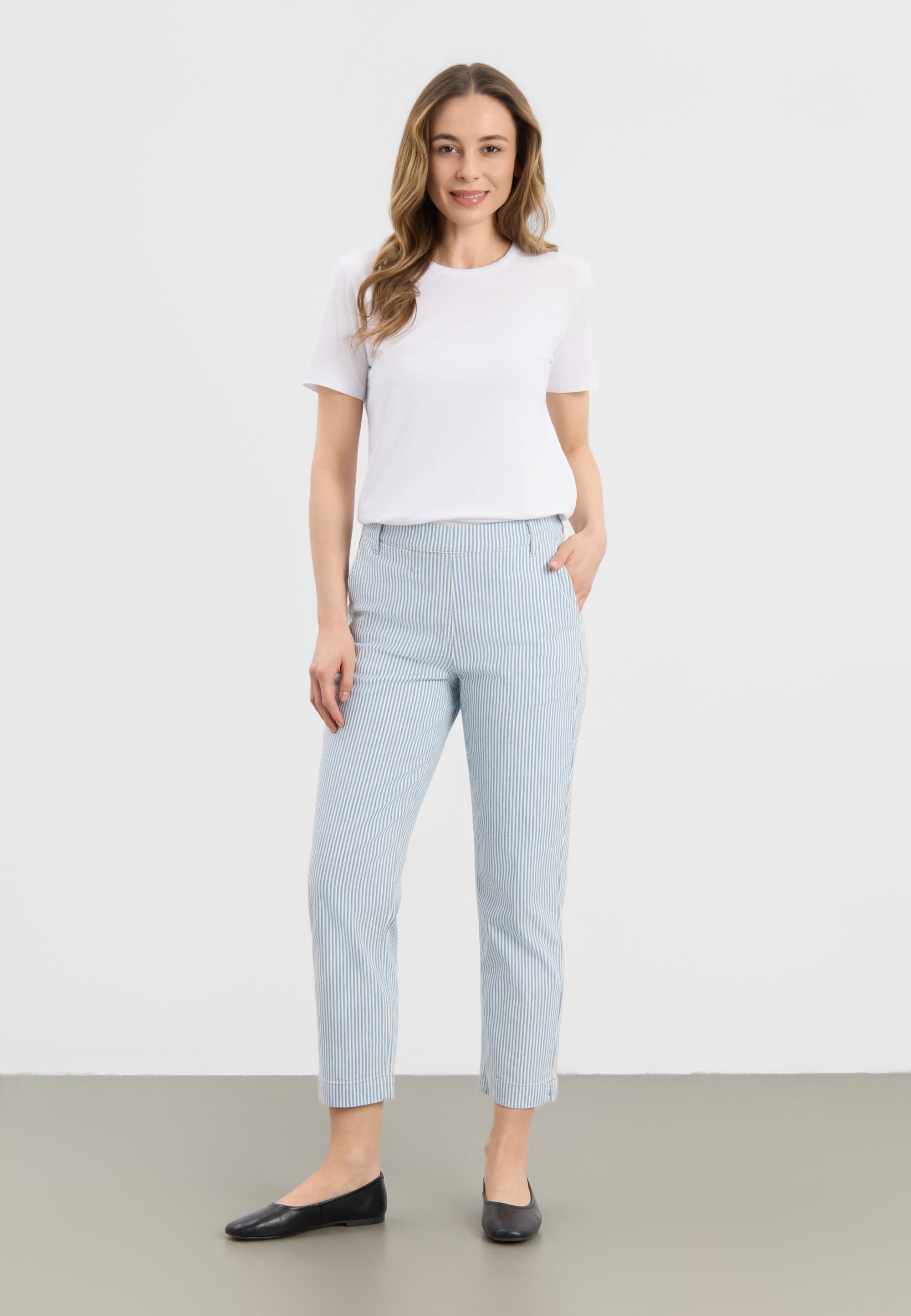 LAURIE Taylor Regular Cropped Regular 10044 White blue stripe