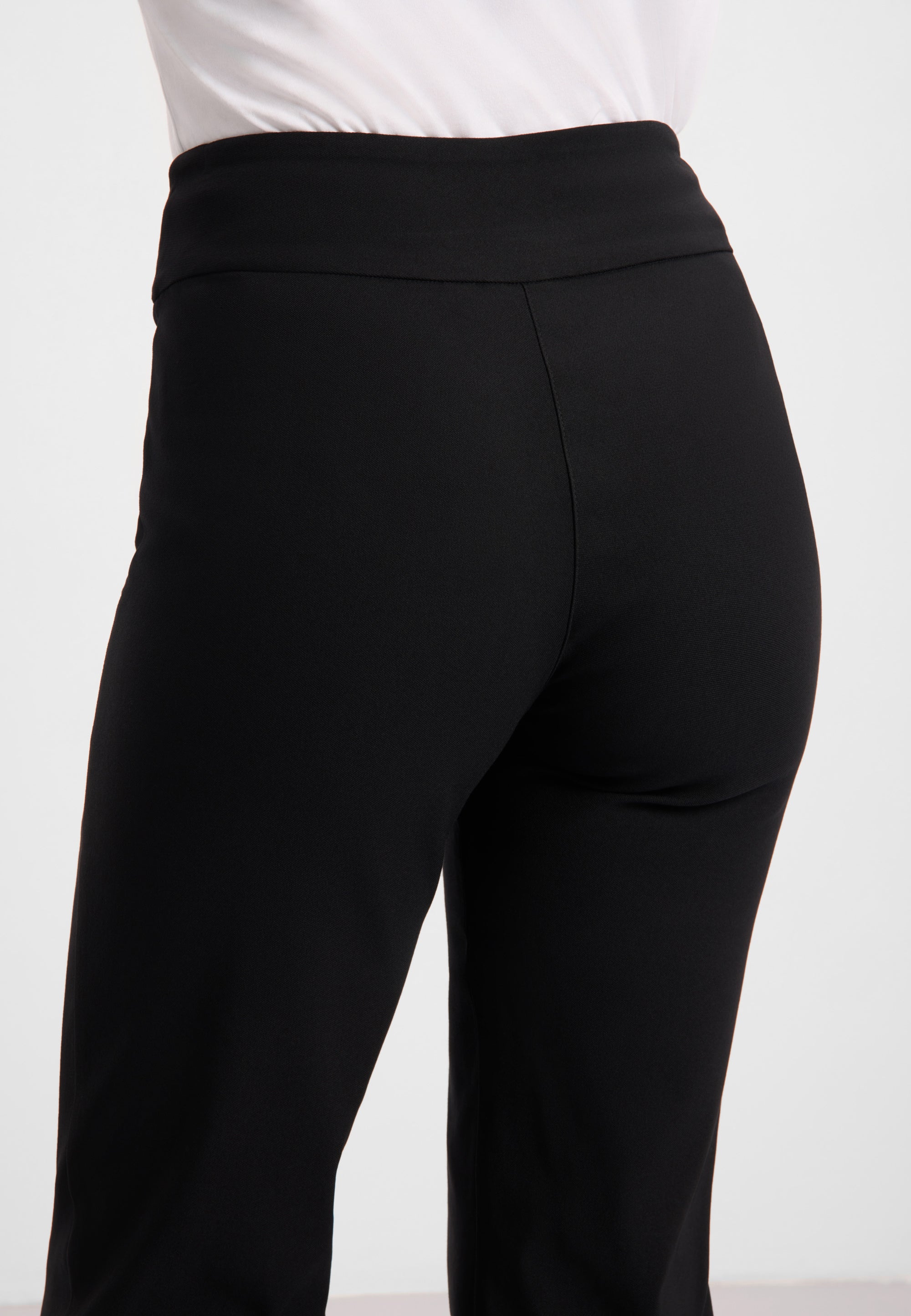 LAURIE Thea Straight - Medium Length Straight 99000 Black