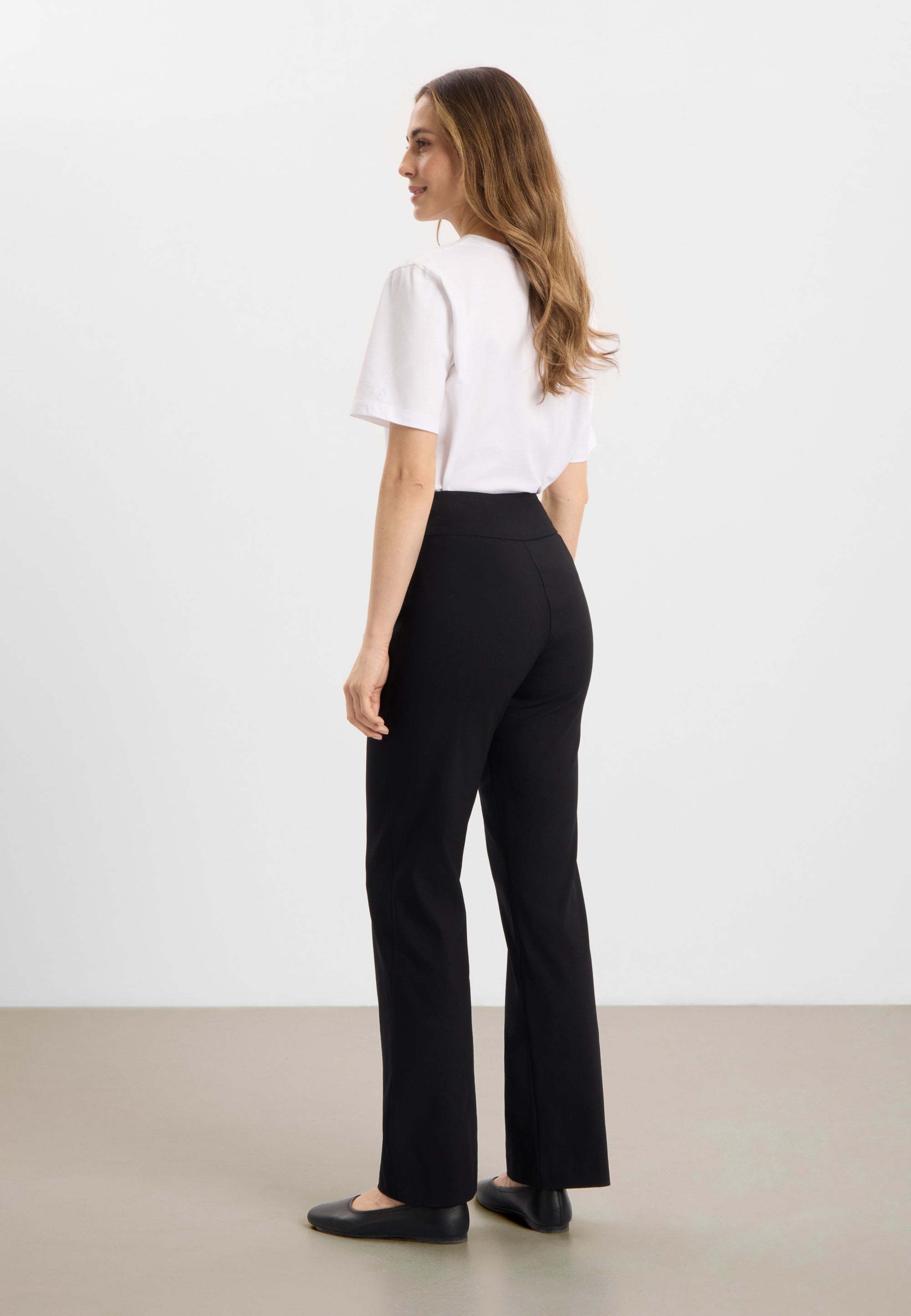 LAURIE Thea Straight - Medium Length Straight 99000 Black