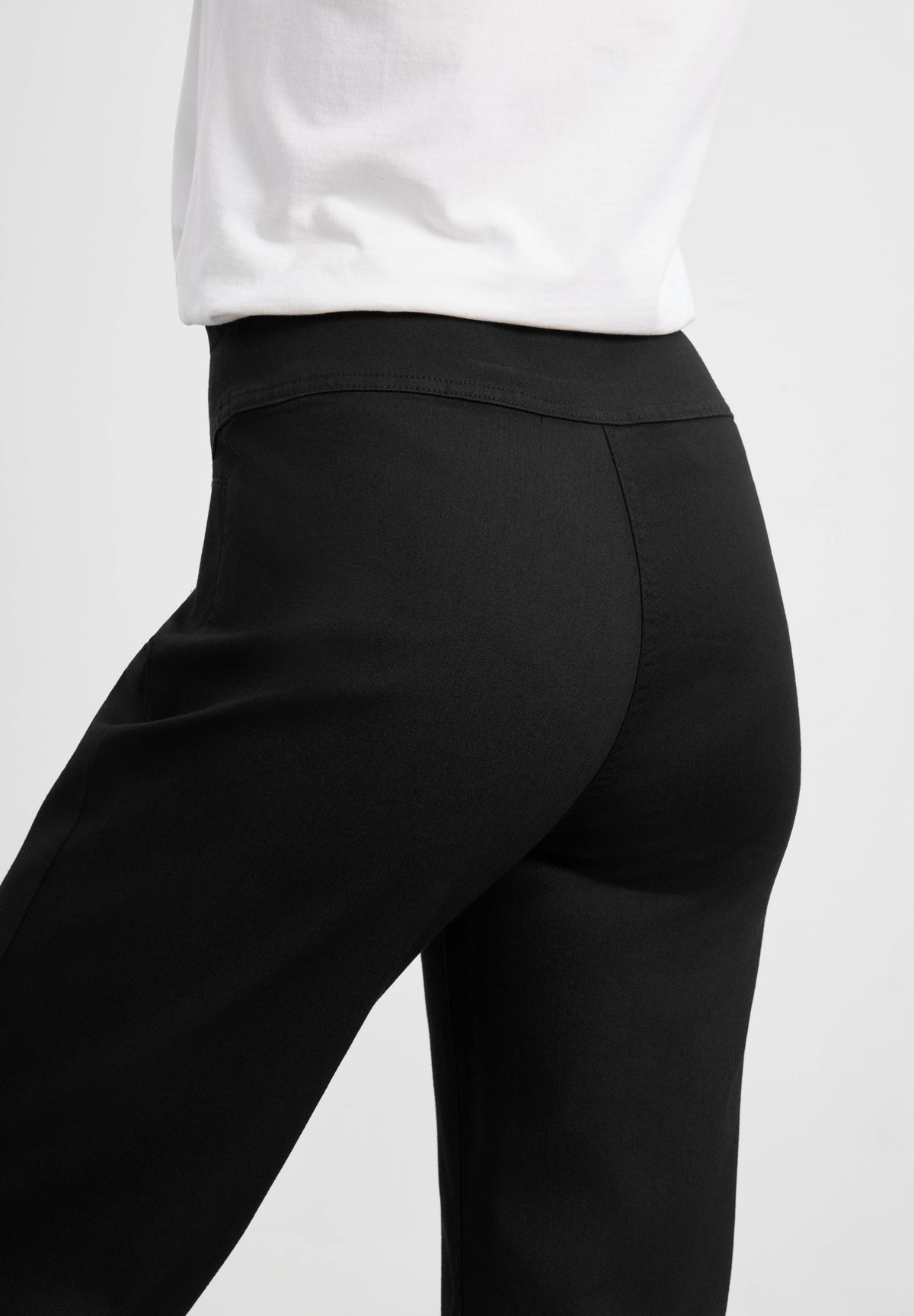LAURIE Thea Straight - Short Length Straight 99000 Black