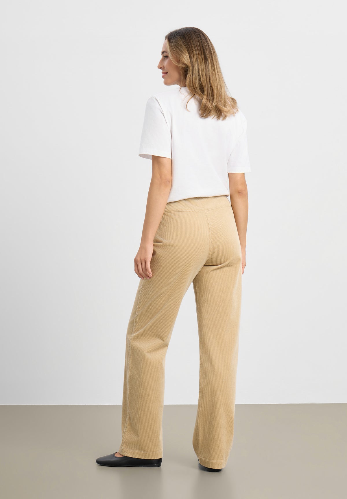 LAURIE Thea Straight Sametti - Medium Length Straight 28000 Cafe Latte