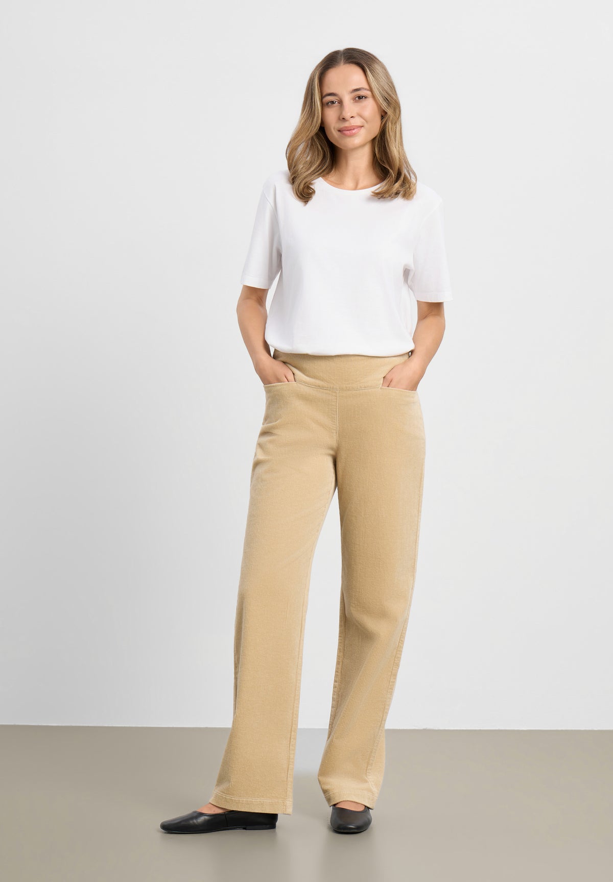 LAURIE Thea Straight Sametti - Medium Length Straight 28000 Cafe Latte