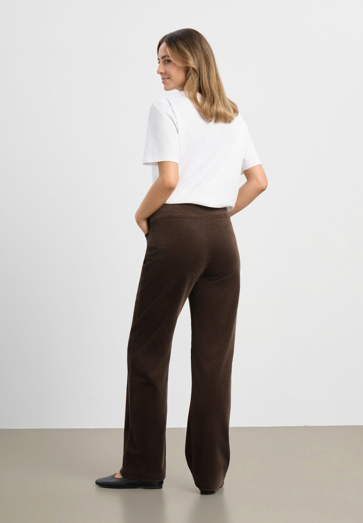 LAURIE Thea Straight Sametti - Medium Length Straight 88000 Brown