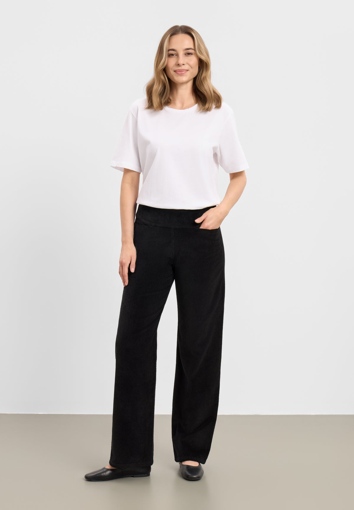 LAURIE Thea Straight Sametti - Medium Length Straight 99000 Black