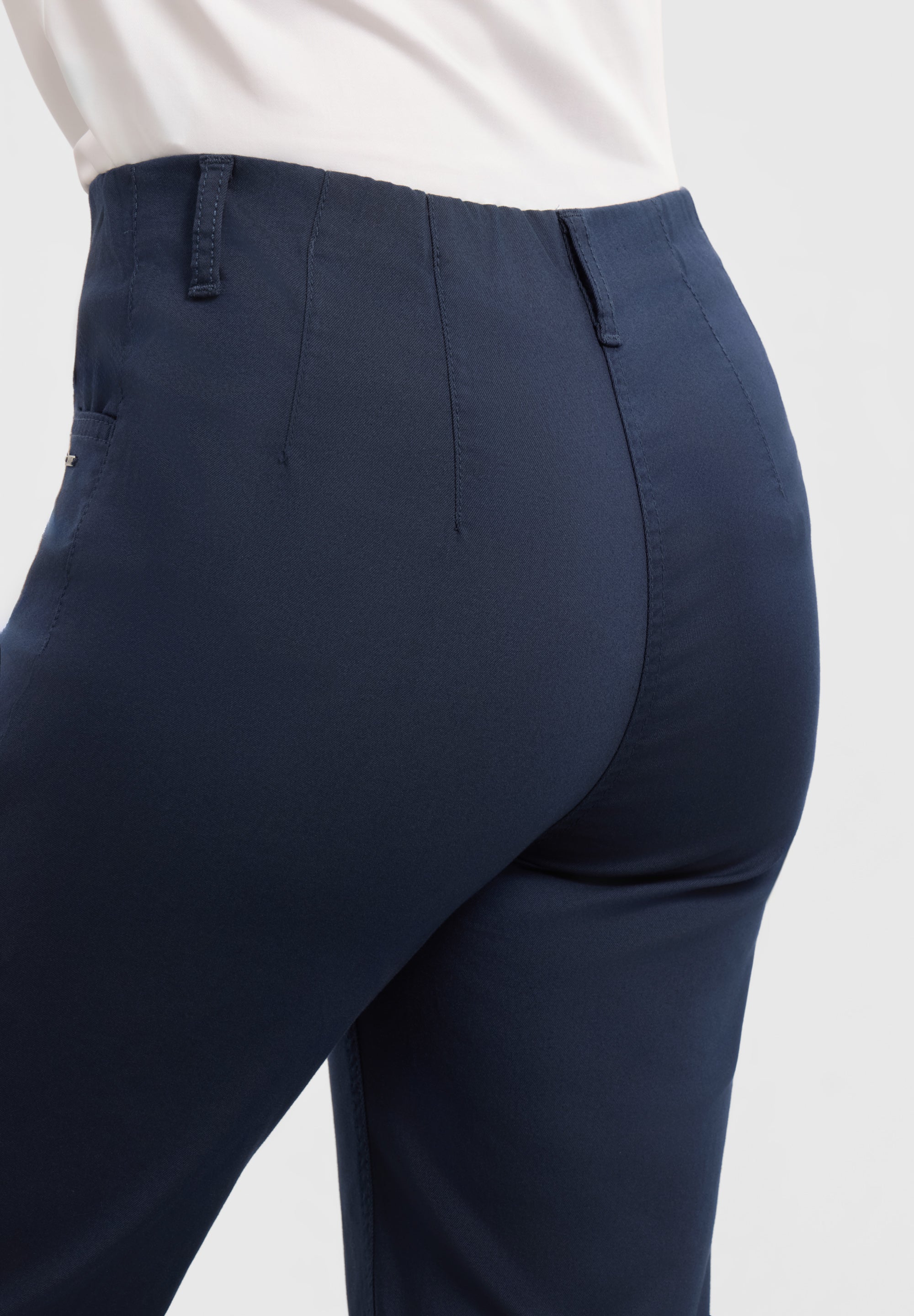 LAURIE Tracy Straight - Medium Length Straight 49000 Navy