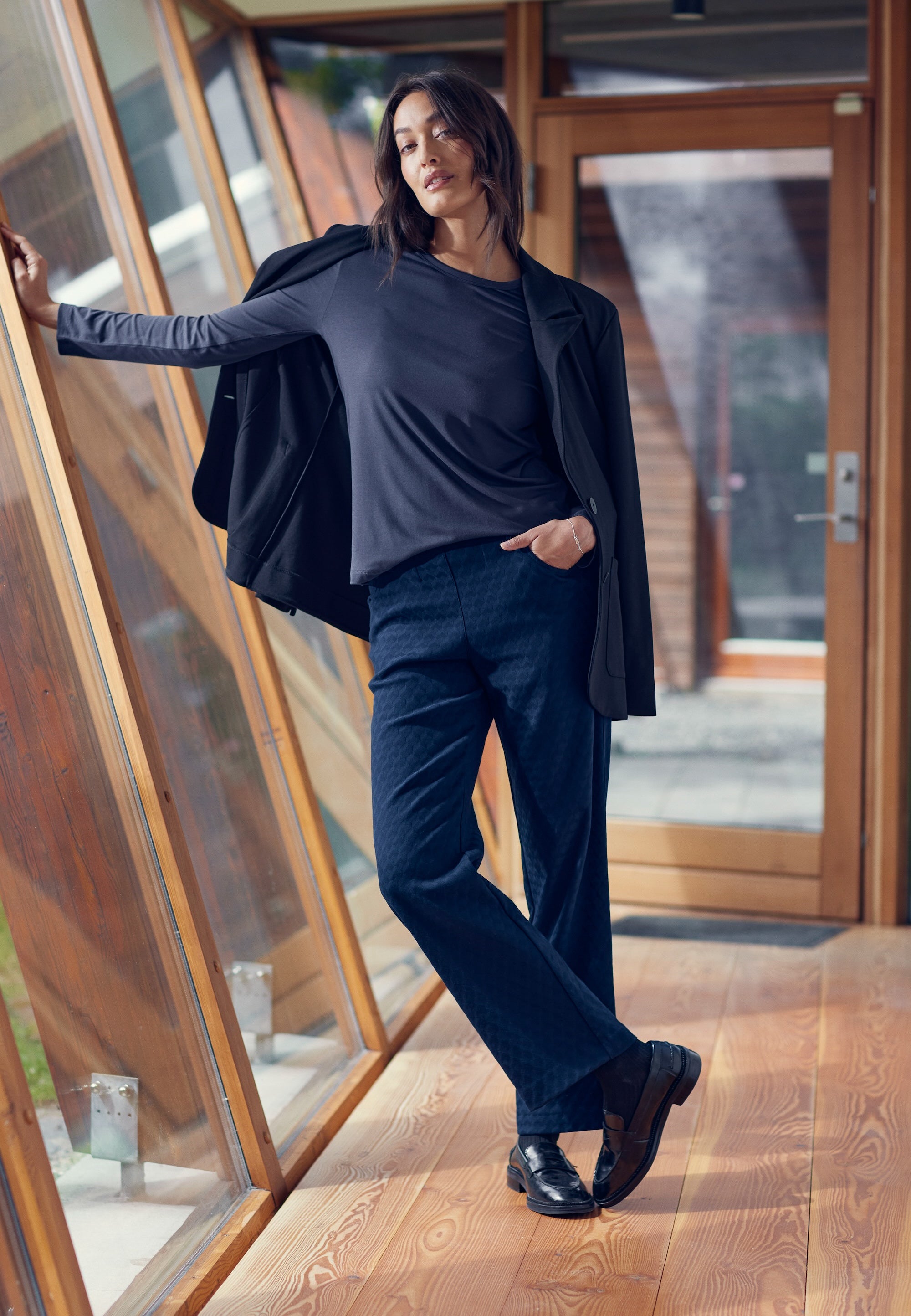 LAURIE Tracy Straight - Short Length Straight 49603 Navy Jacquard