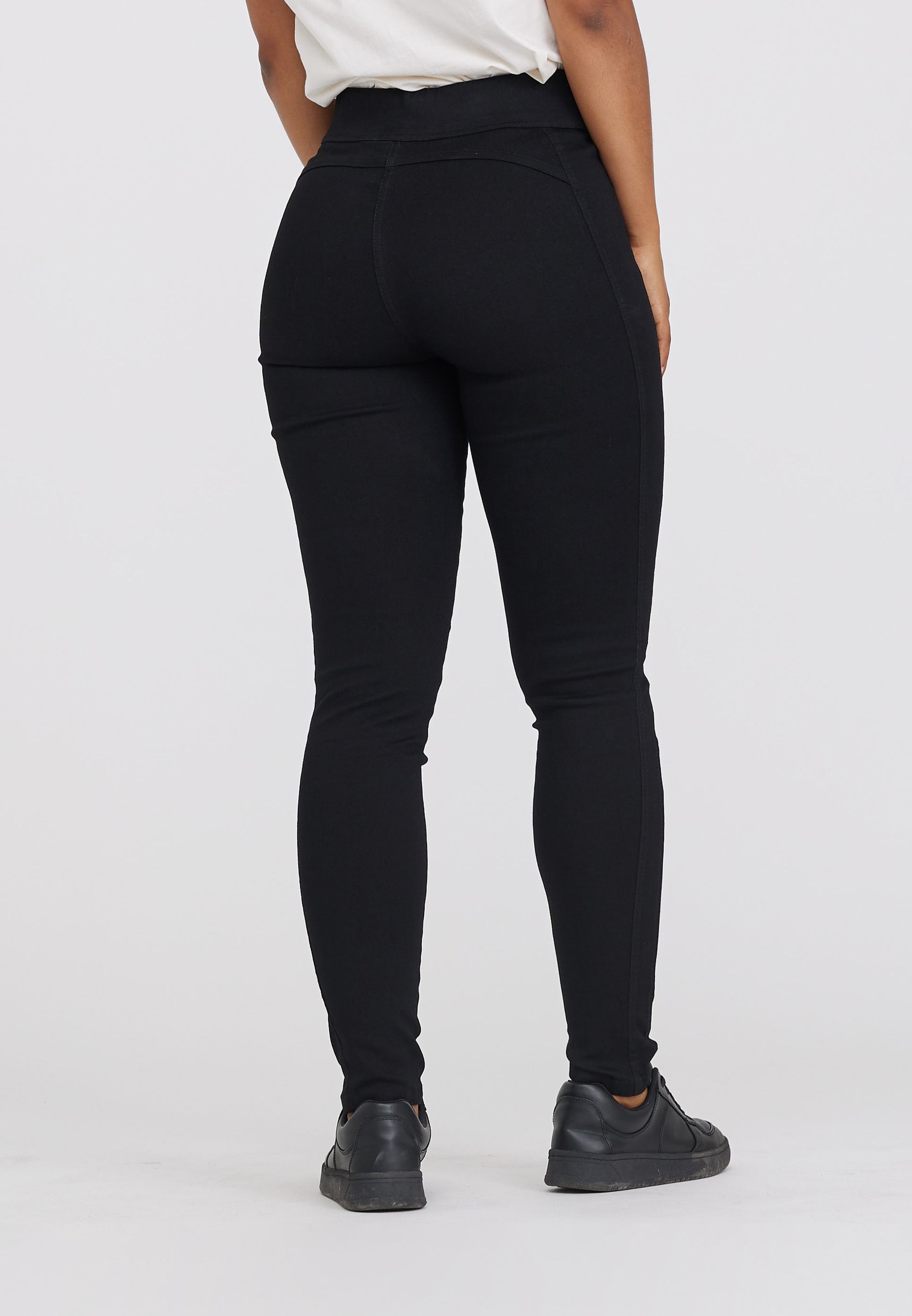 LAURIE Serene Slim - Short Length Slim 99000 Black