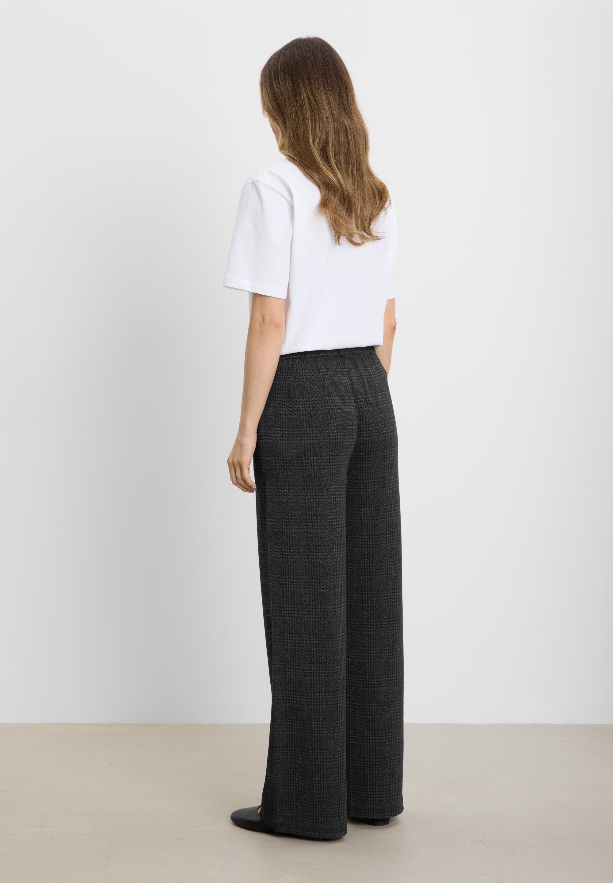 Donna Loose - Medium Length - Anthracite Check (PRE)