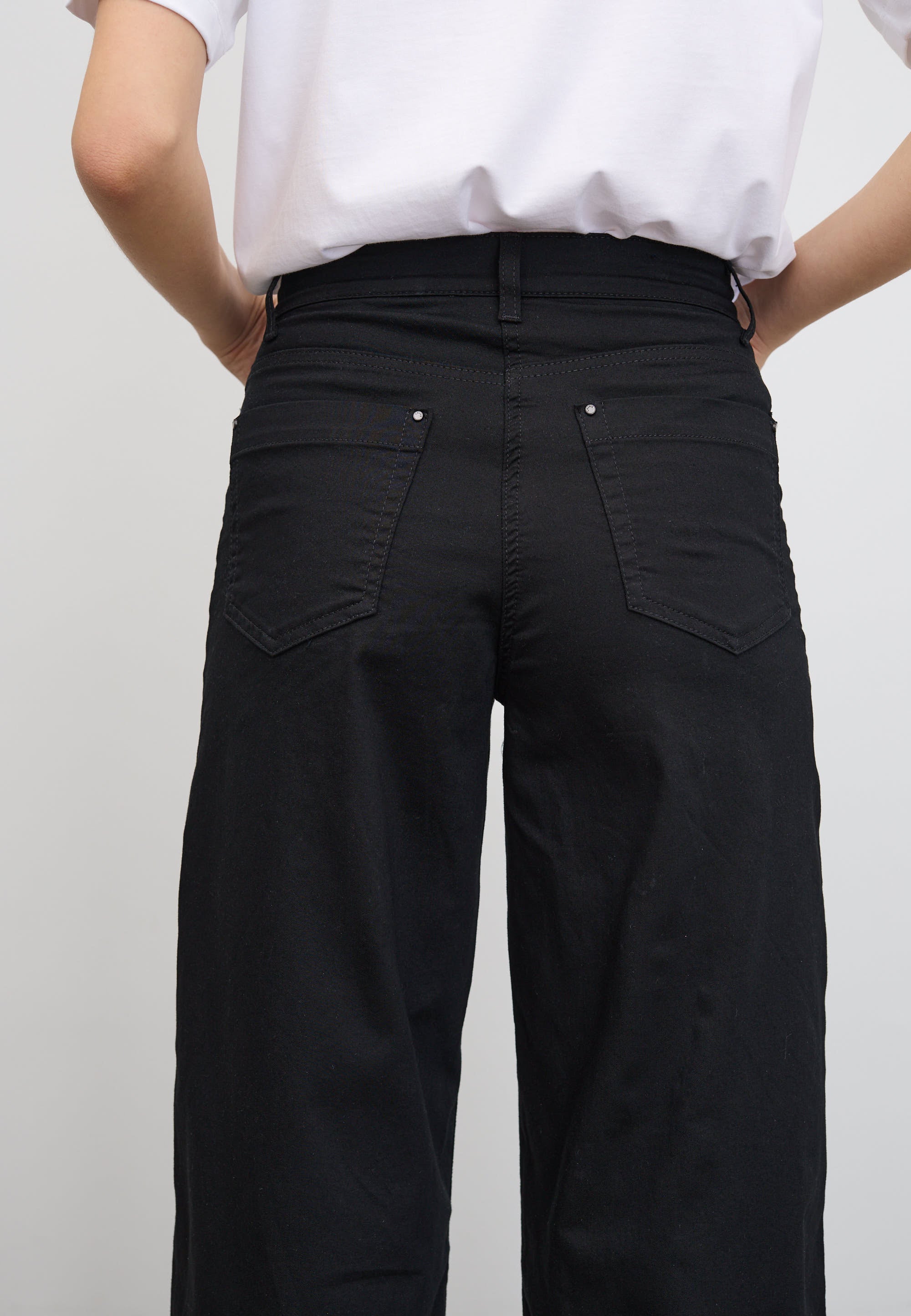 LAURIE Carol Loose - Medium Length Trousers LOOSE 99000 Black