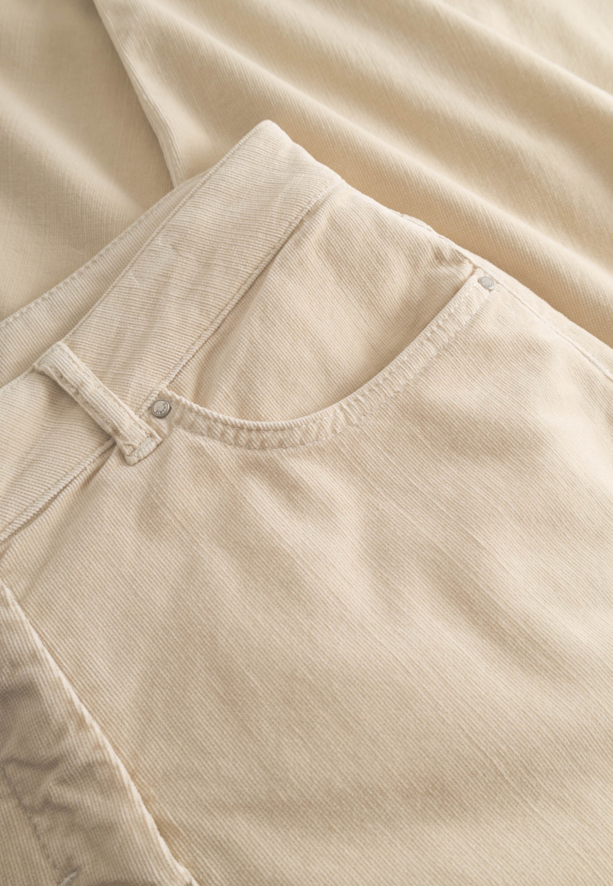 LAURIE Carol Loosi Sametti - Medium Length Loose 13000 Birch