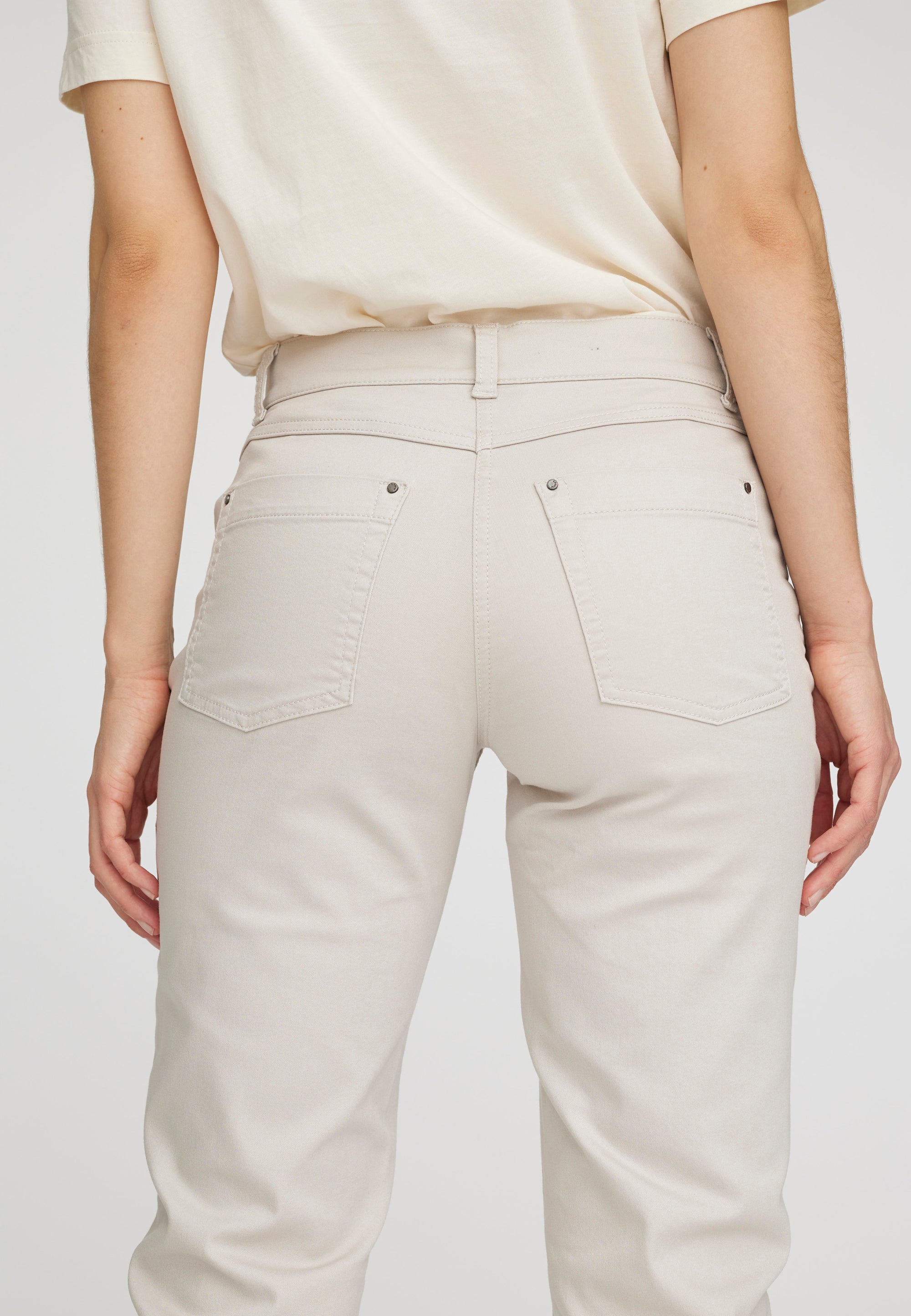 LAURIE  Charlotte Regular - Medium Length Trousers REGULAR 25107 Grey Sand