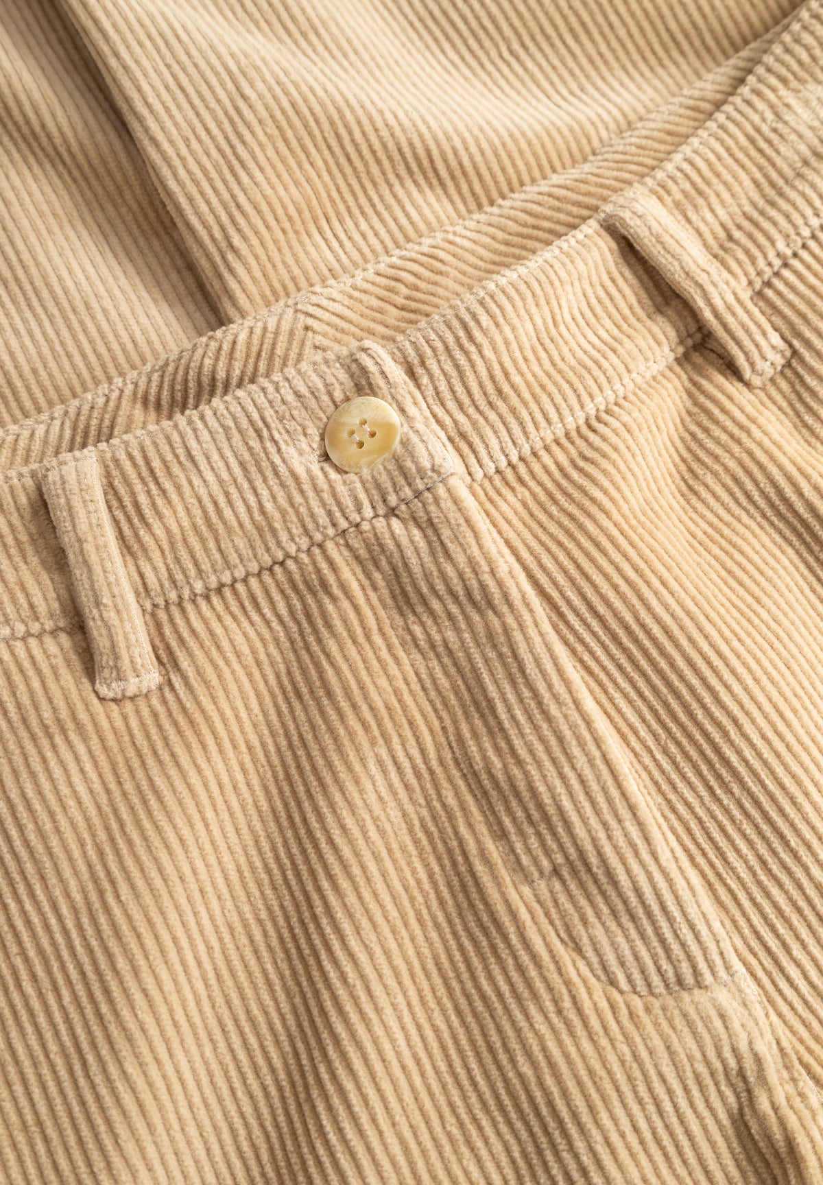 LAURIE Charm Loose Sametti - Medium Length Loose 28000 Cafe Latte