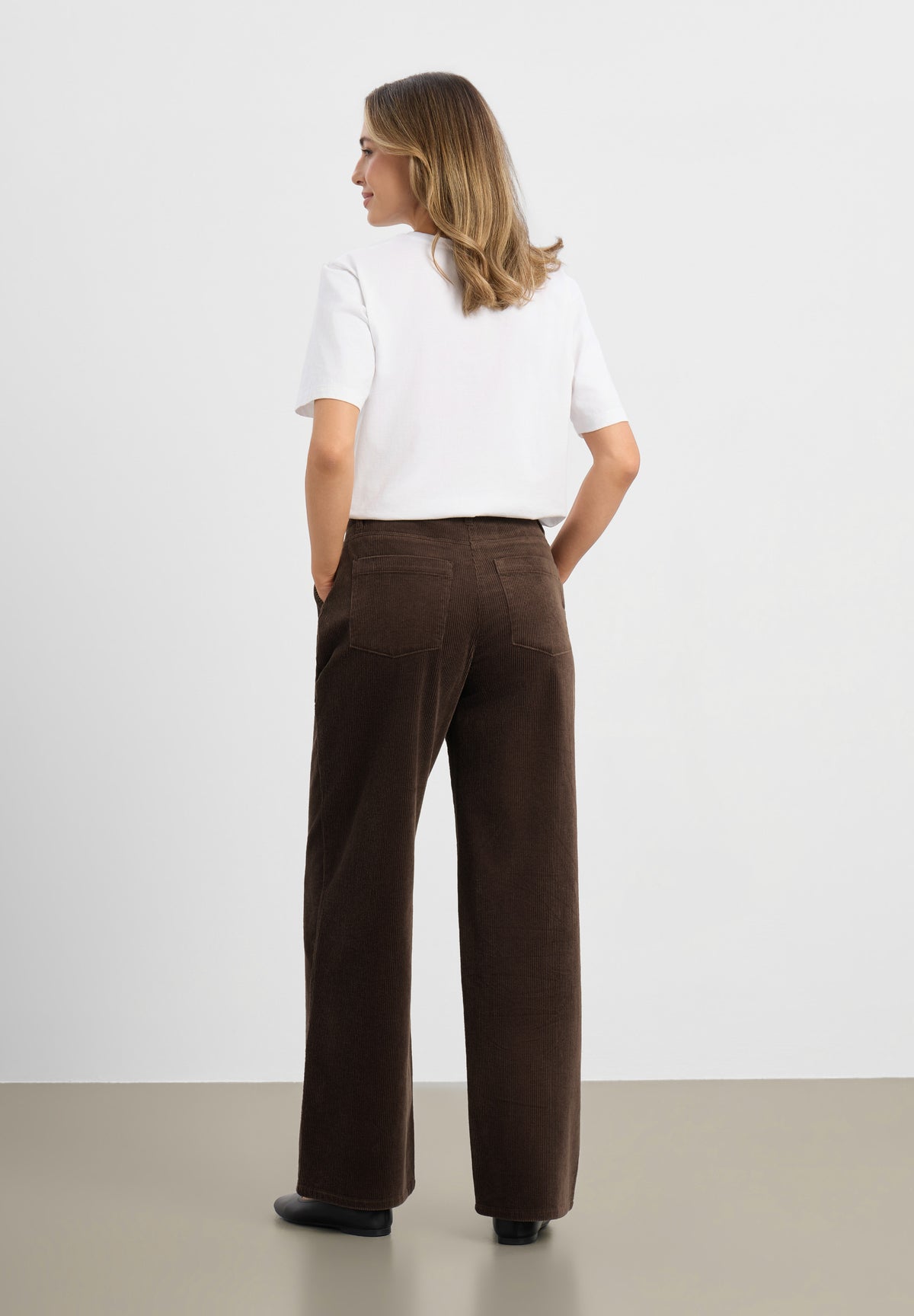 LAURIE Charm Loose Sametti - Medium Length Loose 88000 Brown