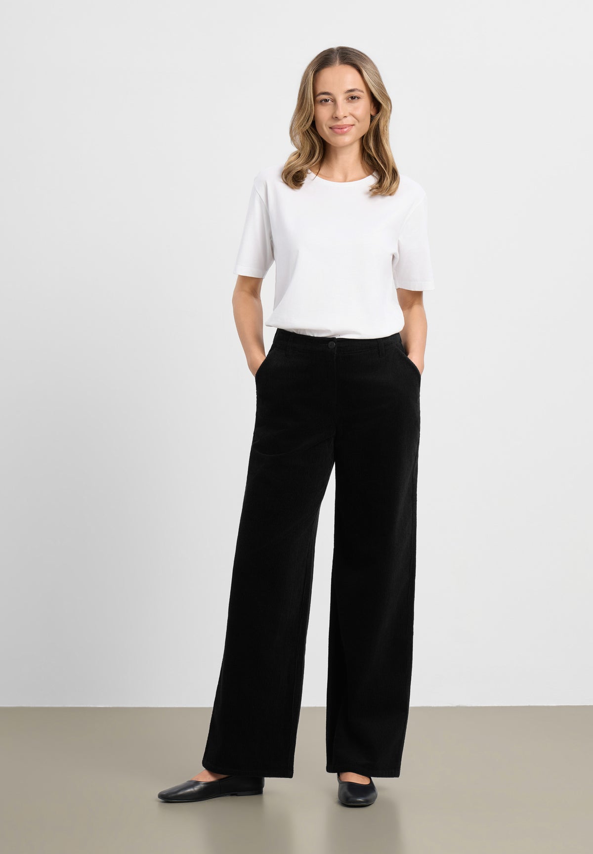 LAURIE Charm Loose Sametti - Medium Length Loose 99000 Black