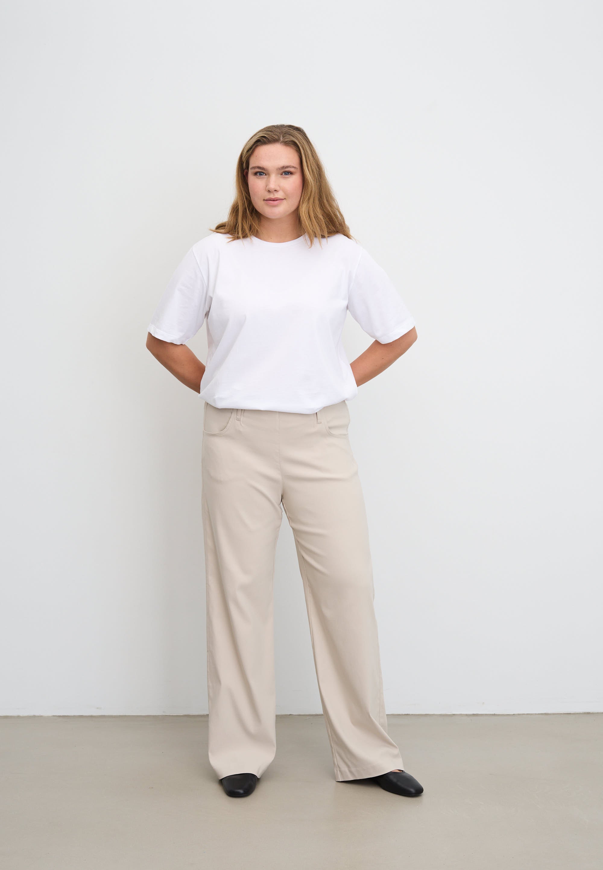 LAURIE  Donna Loose - Medium Length Trousers LOOSE 25000 Grey Sand