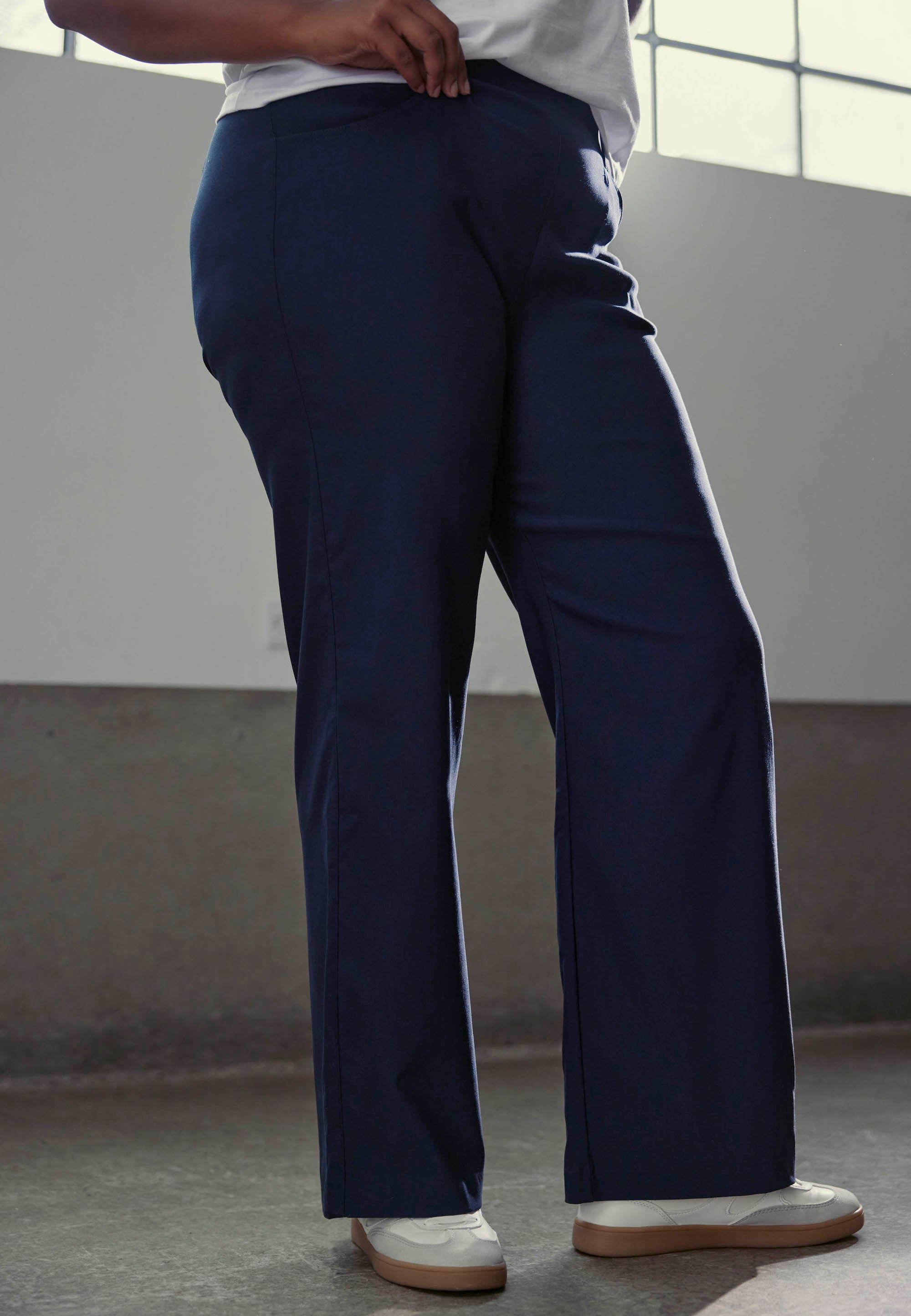 LAURIE Donna Loose - Medium Length Trousers LOOSE 49000 Navy
