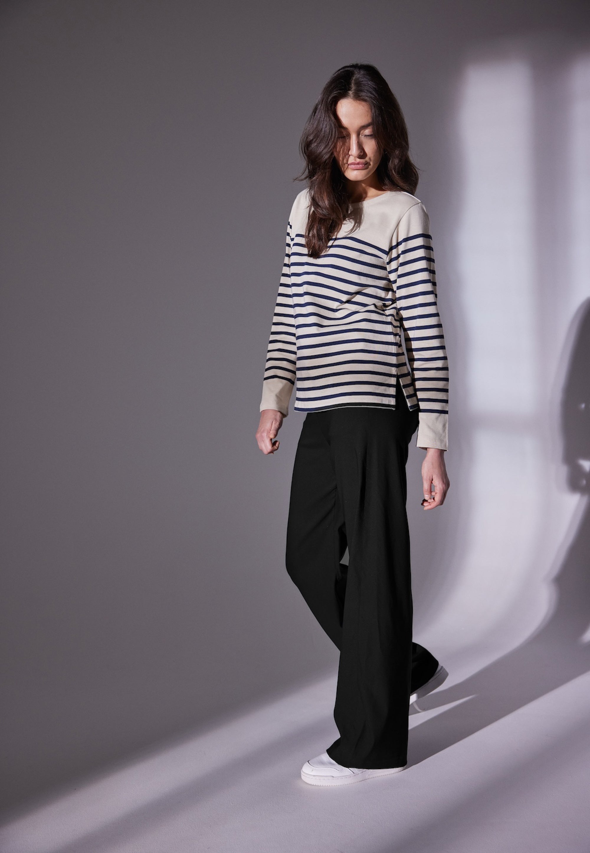 LAURIE  Donna Loose - Medium Length Loose 99000 Black