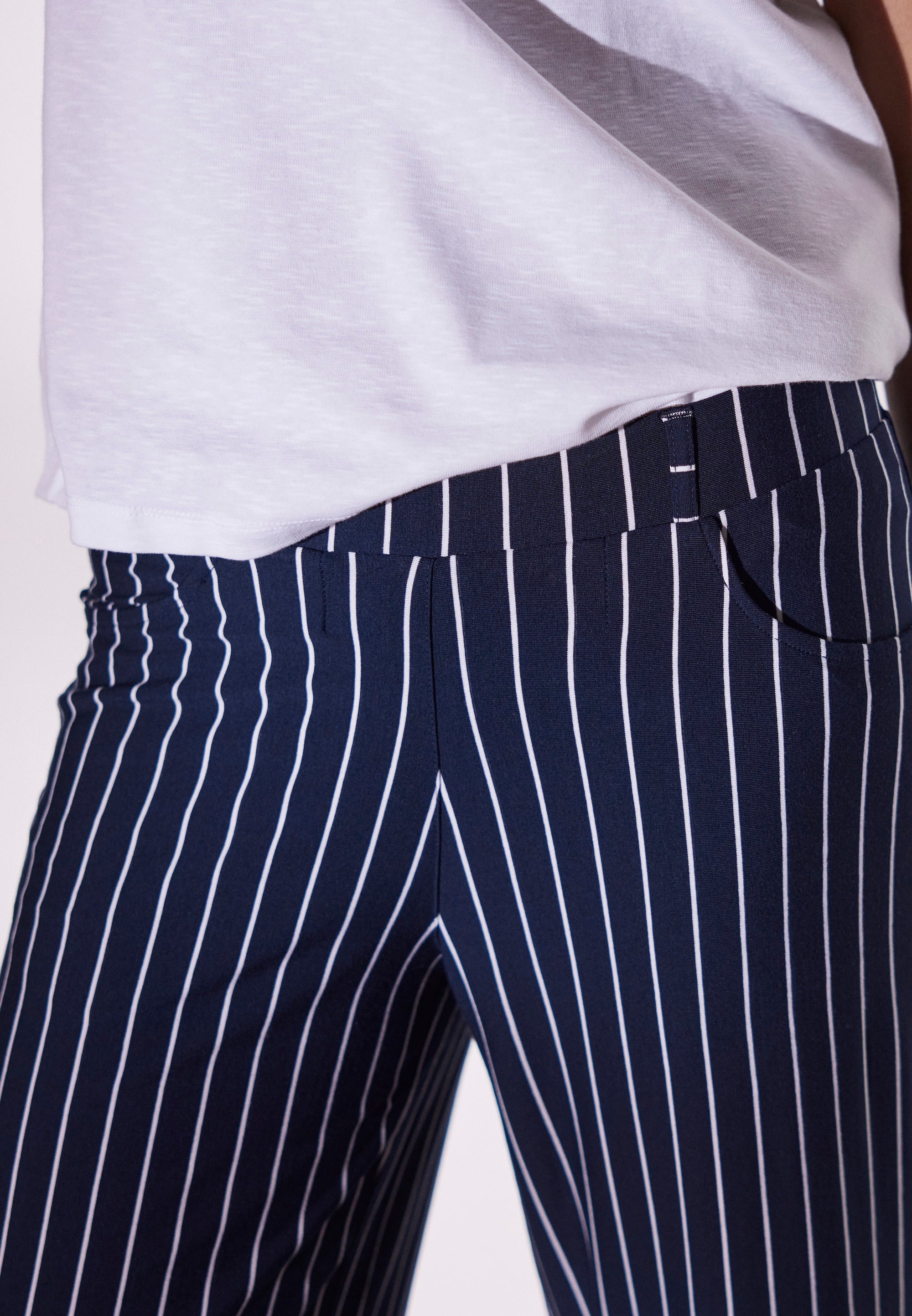 LAURIE Donna Loose Cropped Loose 49222 Navy Stripe