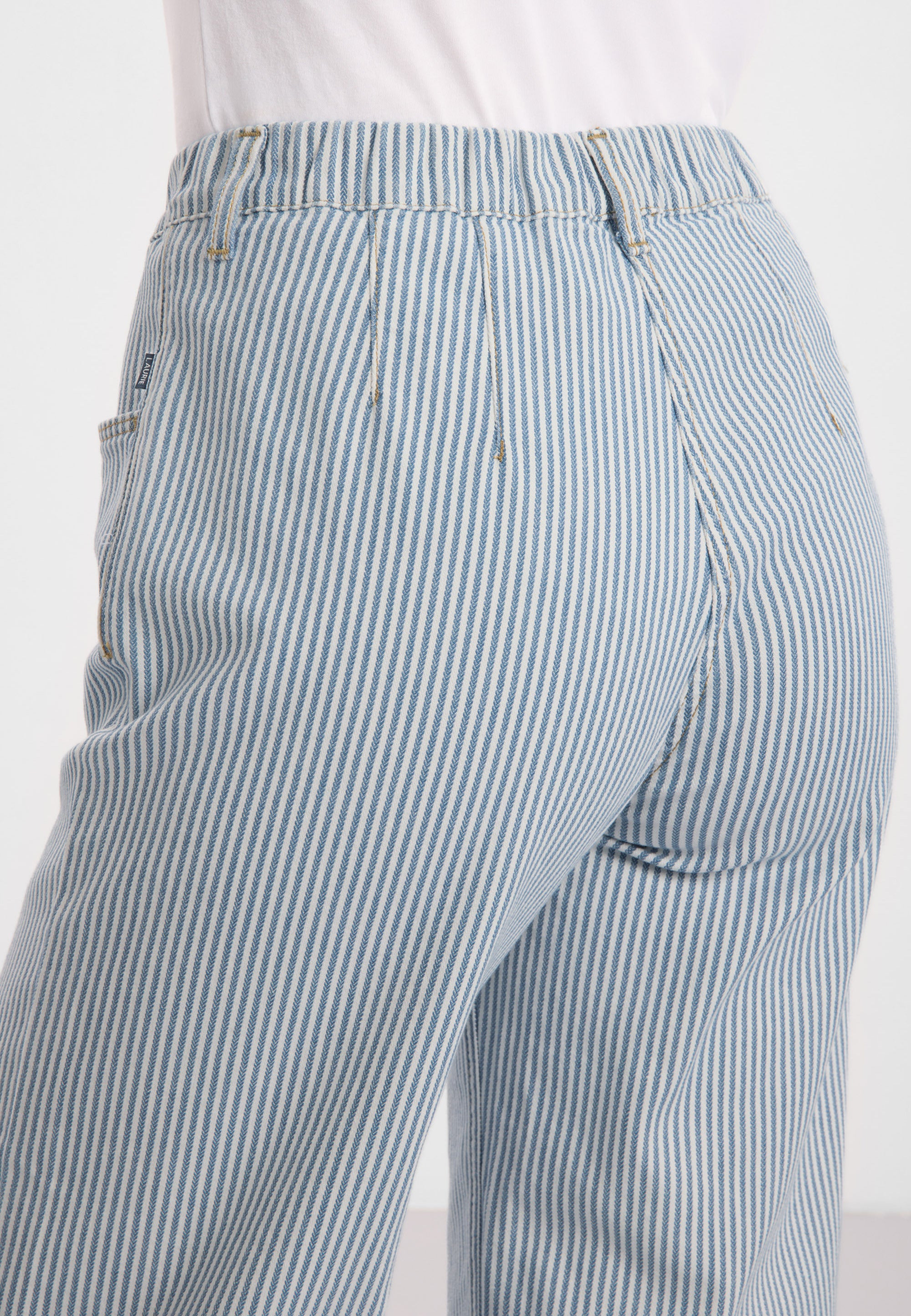 LAURIE Donna Loose Cropped Loose 10044 White blue stripe