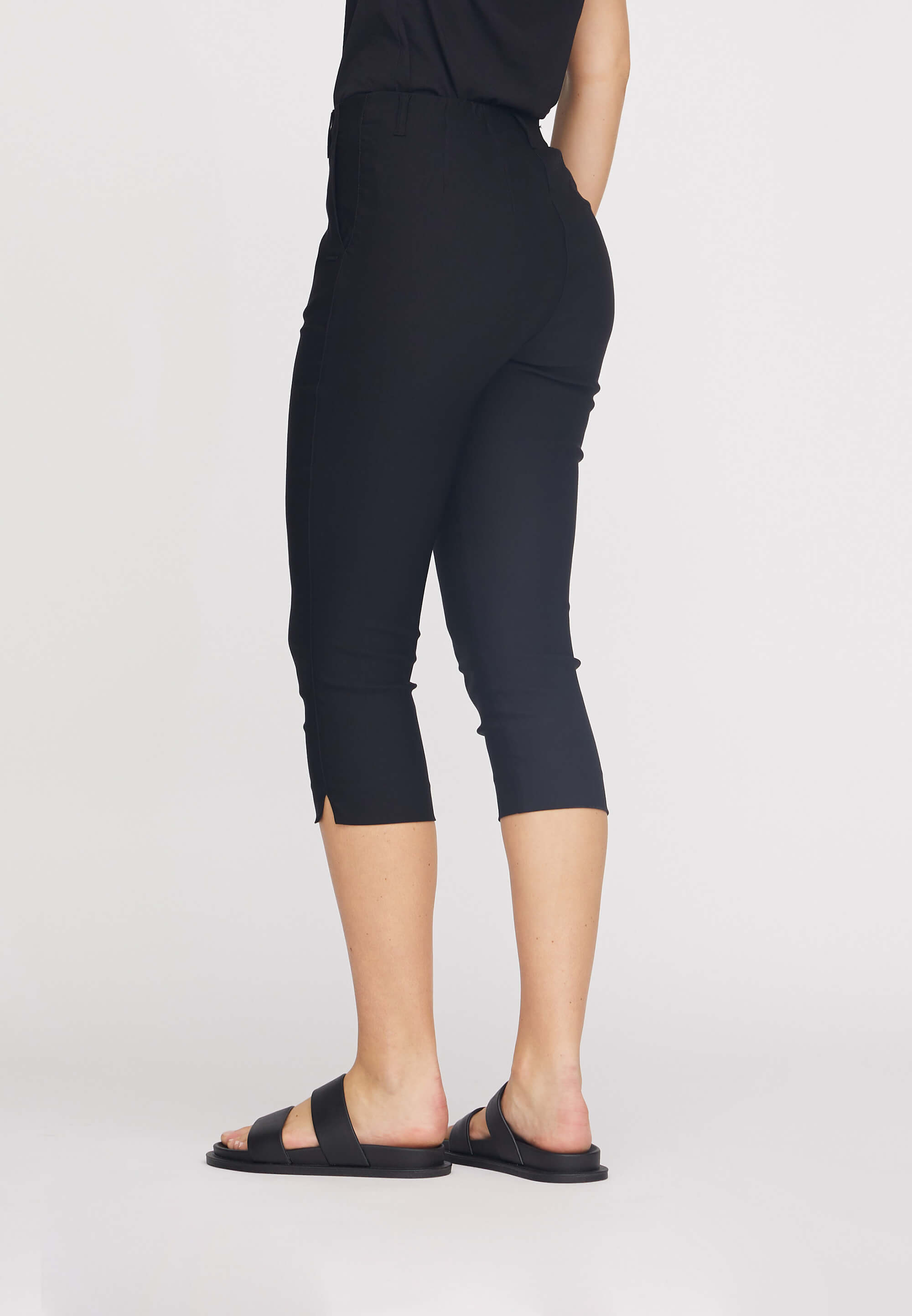 LAURIE Elizabeth Slim Capri Medium Length Trousers SLIM 99000 Black