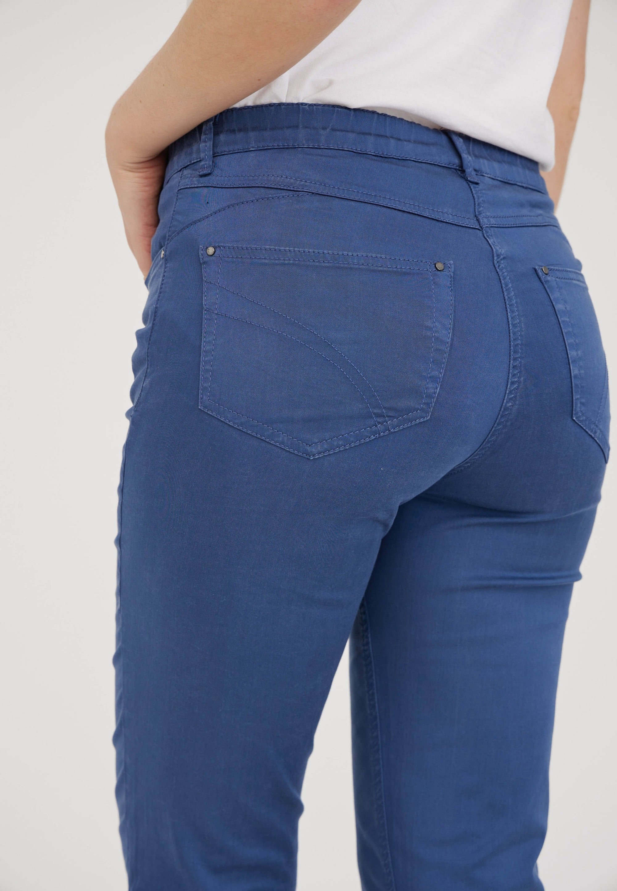 LAURIE  Hannah Regular - Medium Length Trousers REGULAR 47000 Nordic Blue