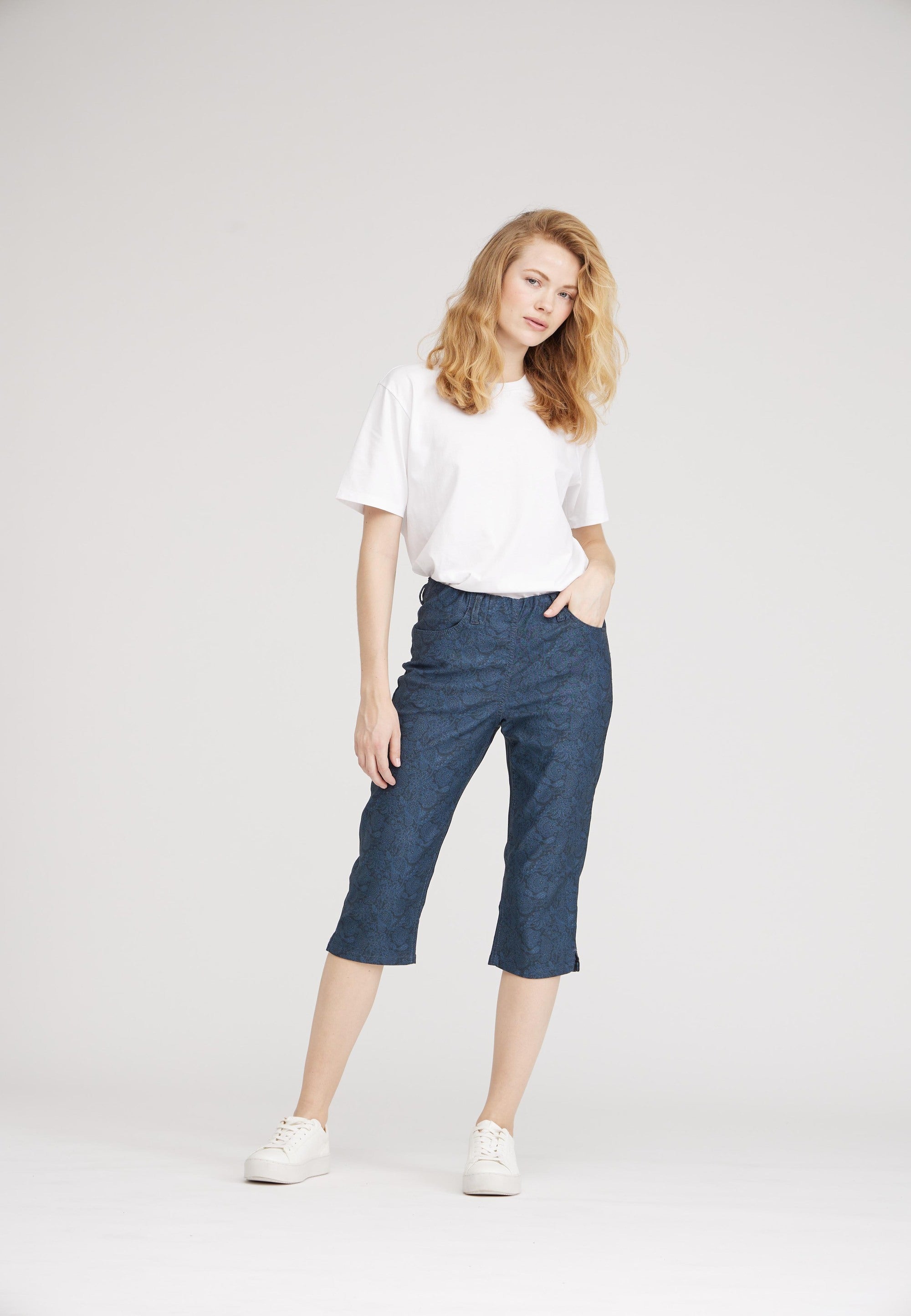 LAURIE Kelly Capri Short Length Regular 49015 Navy Print