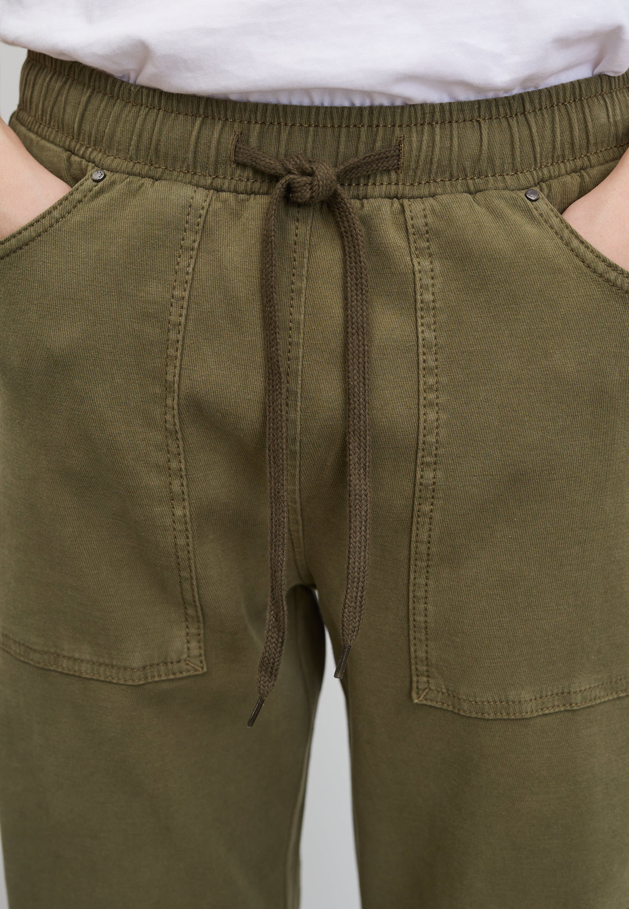 LAURIE Ofelia Cargo Relaxed - Medium Length Trousers RELAXED 55000 Dried Olive