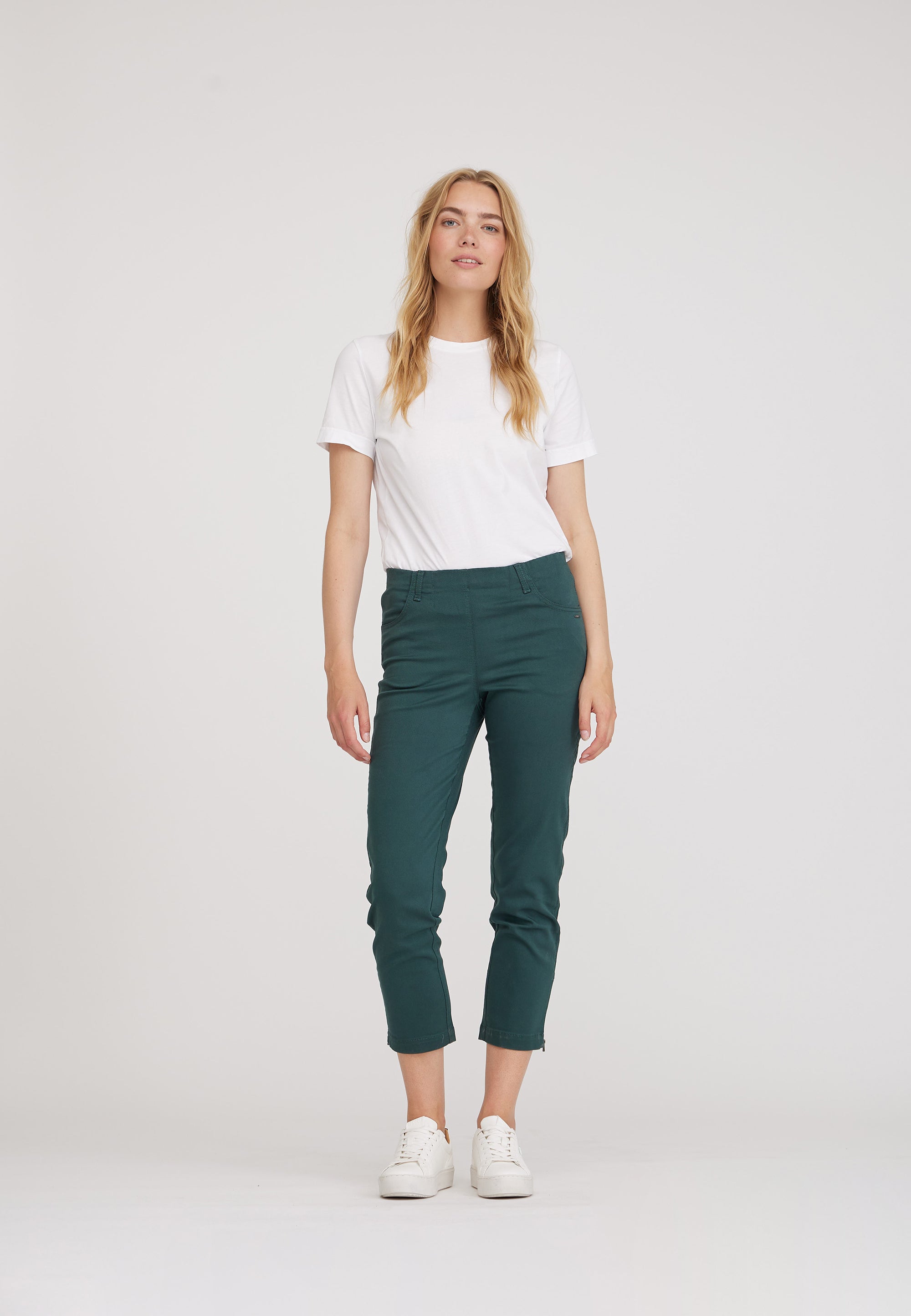 LAURIE Patricia Regular Crop Regular 57000 Darkest Green