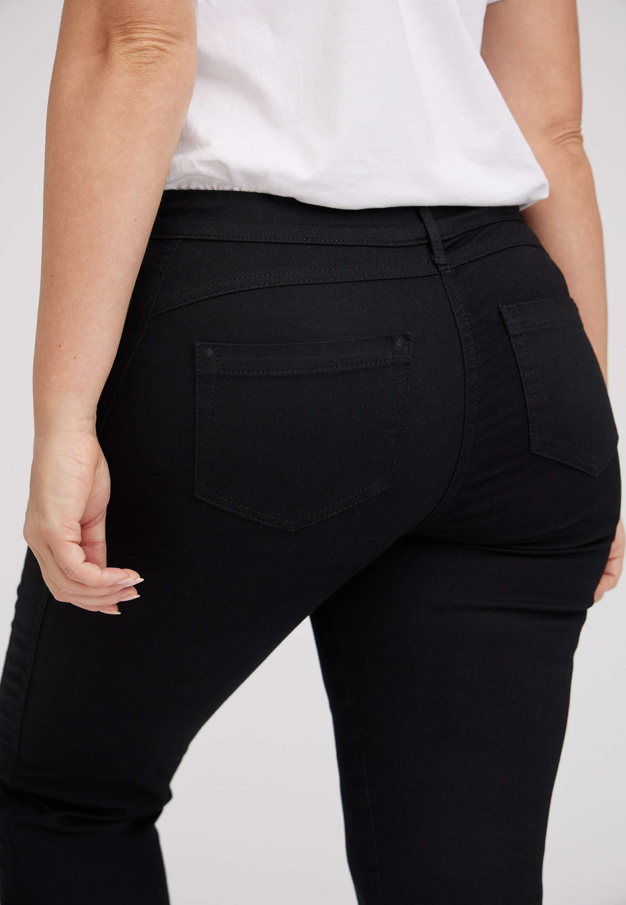 LAURIE  Serene 5-pocket Regular - Medium Length Regular 99000 Black