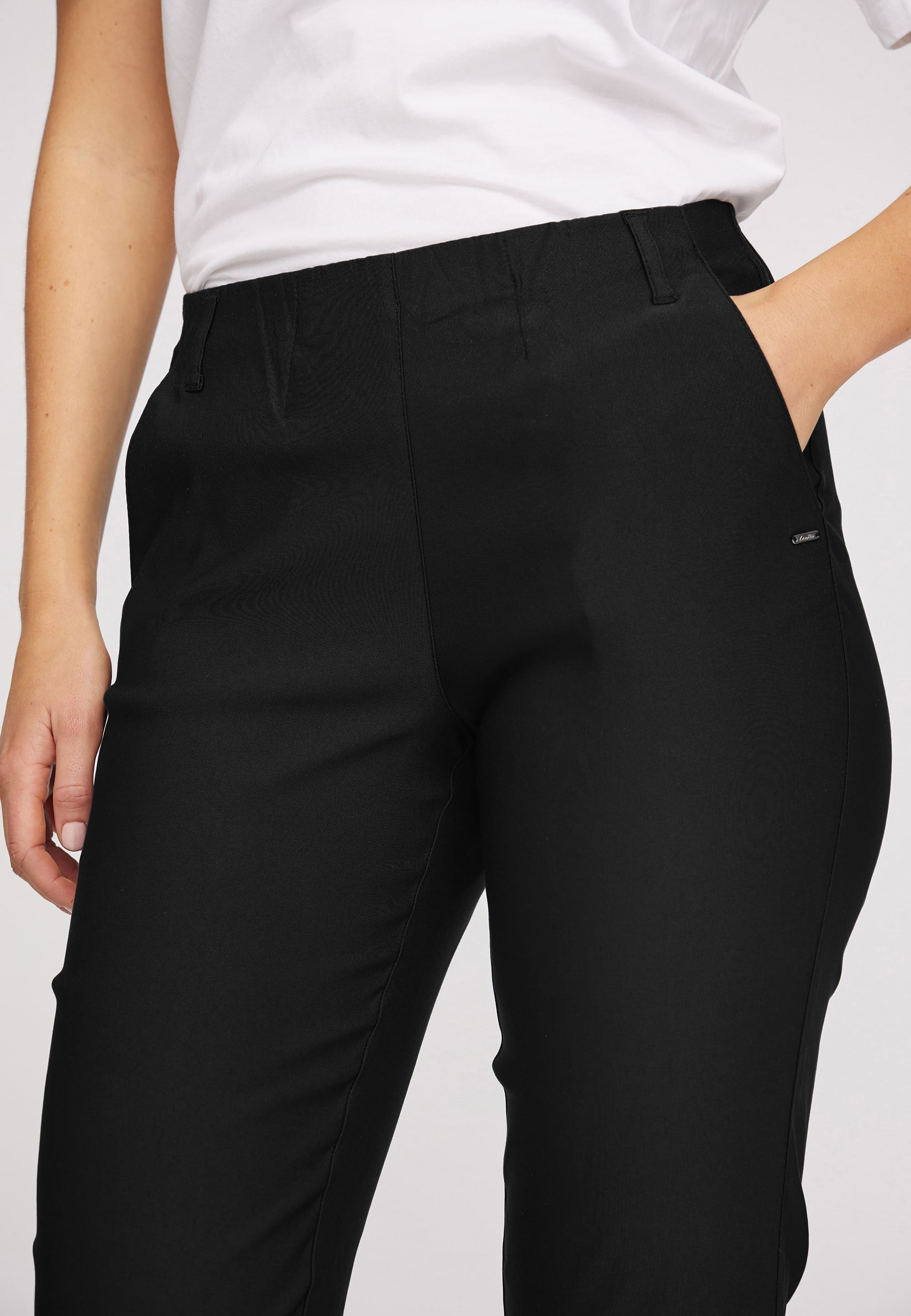 LAURIE Taylor Regular Capri Medium Length Regular 99000 Black