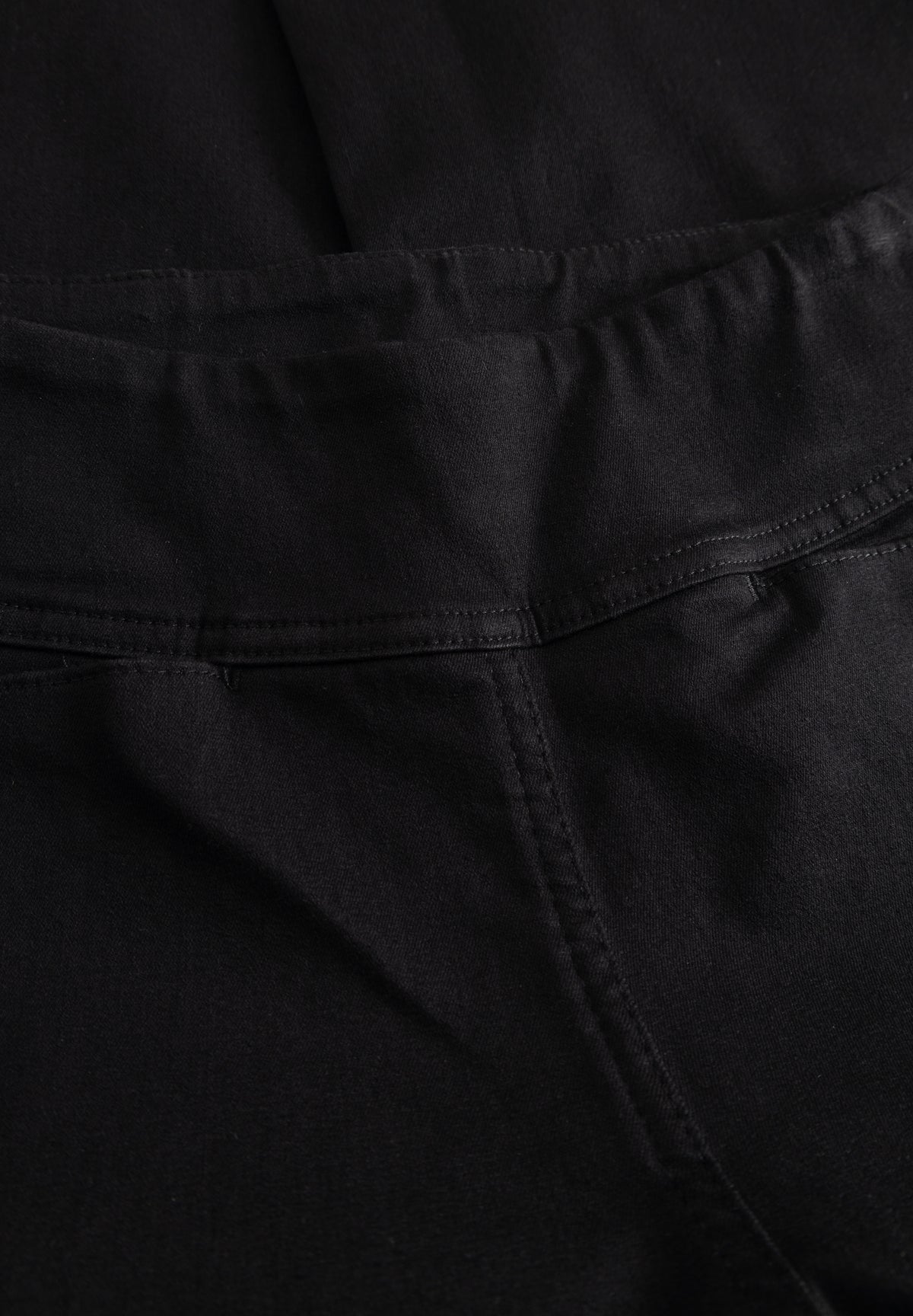 LAURIE Thea Straight - Short Length Straight 99000 Black