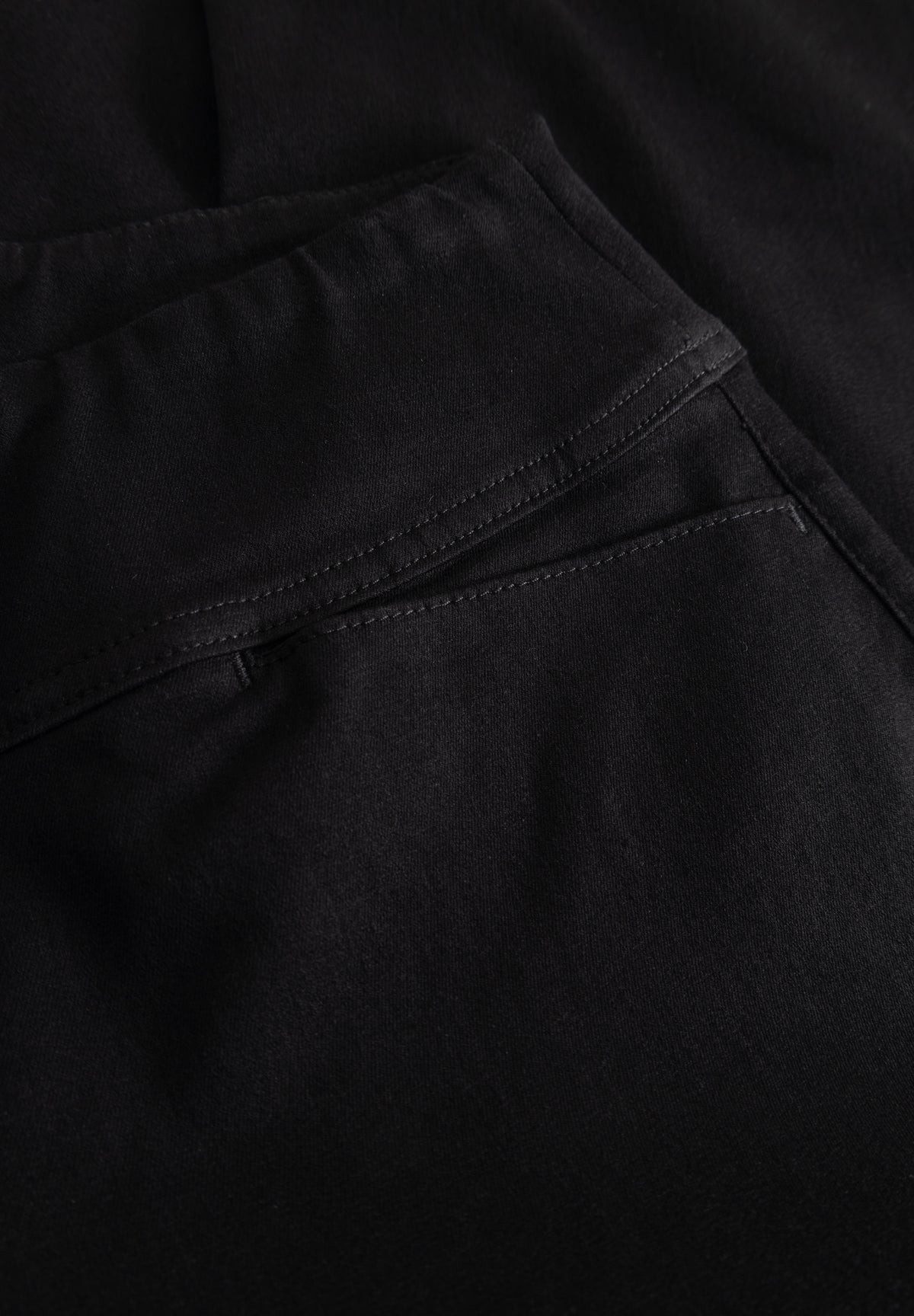 LAURIE Thea Straight - Short Length Straight 99000 Black