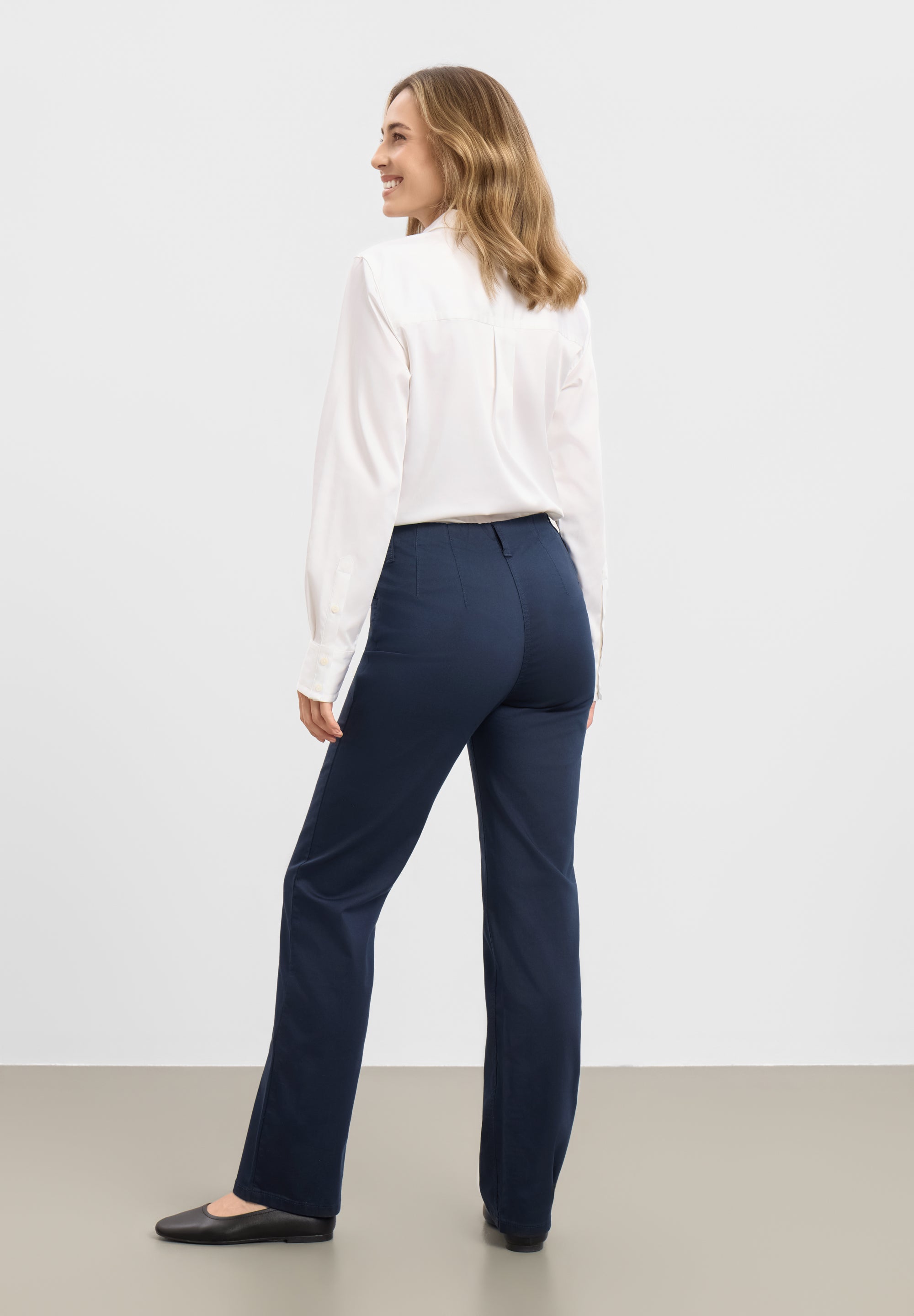 LAURIE Tracy Straight - Medium Length Straight 49000 Navy