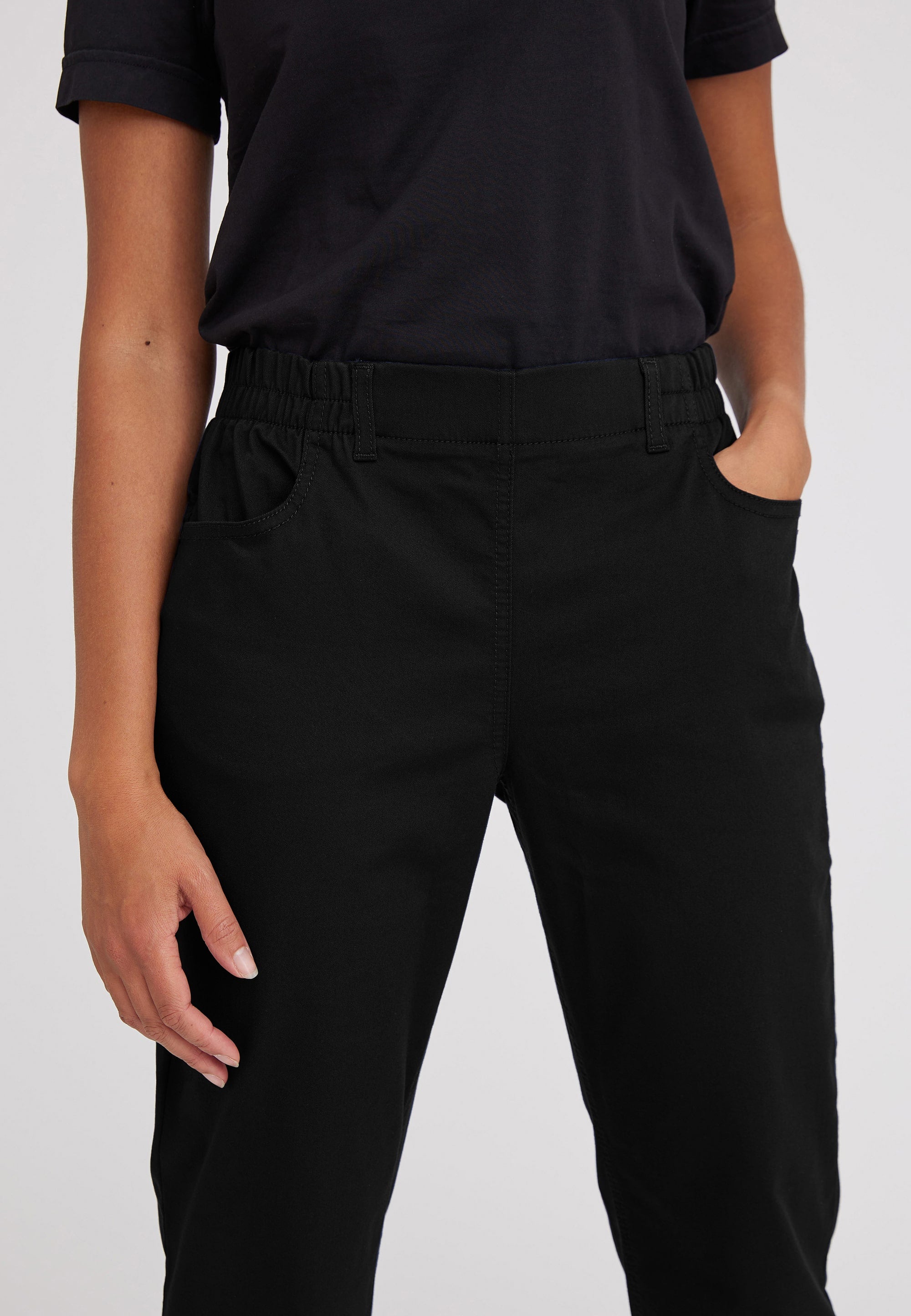 LAURIE  Violet Relaxed - Medium Length Relaxed 99000 Black