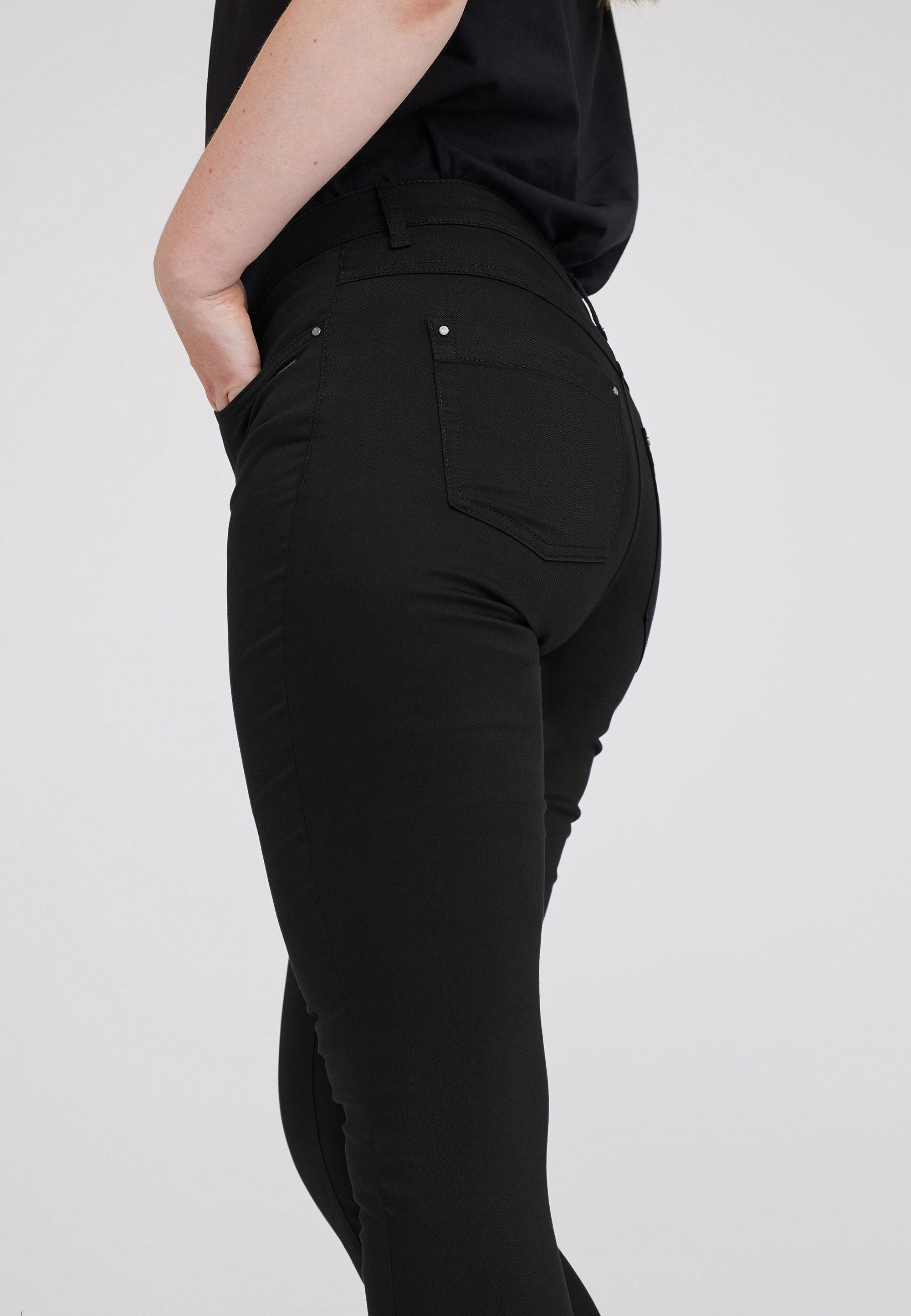 LAURIE Laura Slim - Medium Length Trousers SLIM 99000 Black